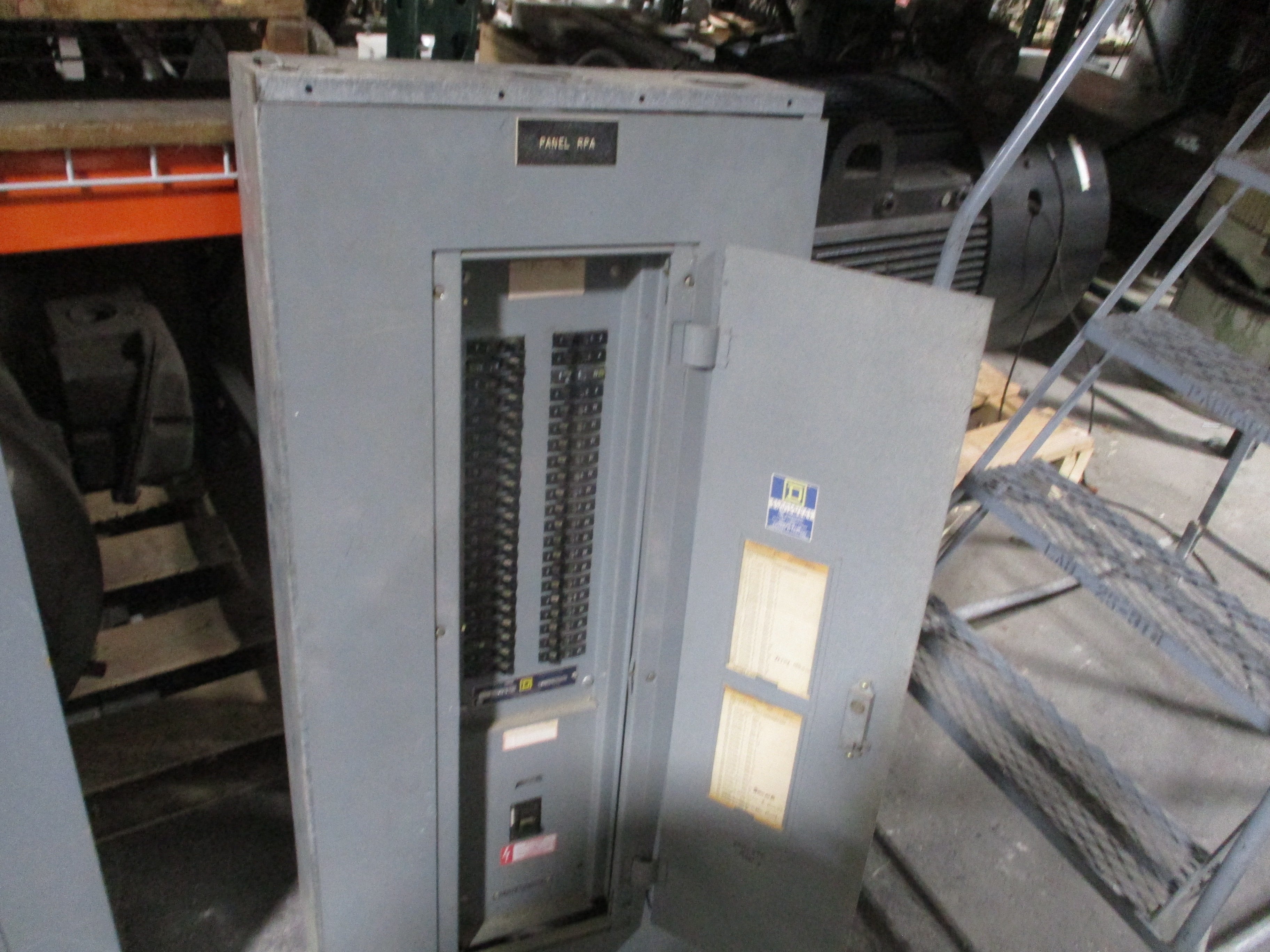 Square D Main Breaker Circuit Breaker Panel 65843-4 225A Main 225A Max 120/208V