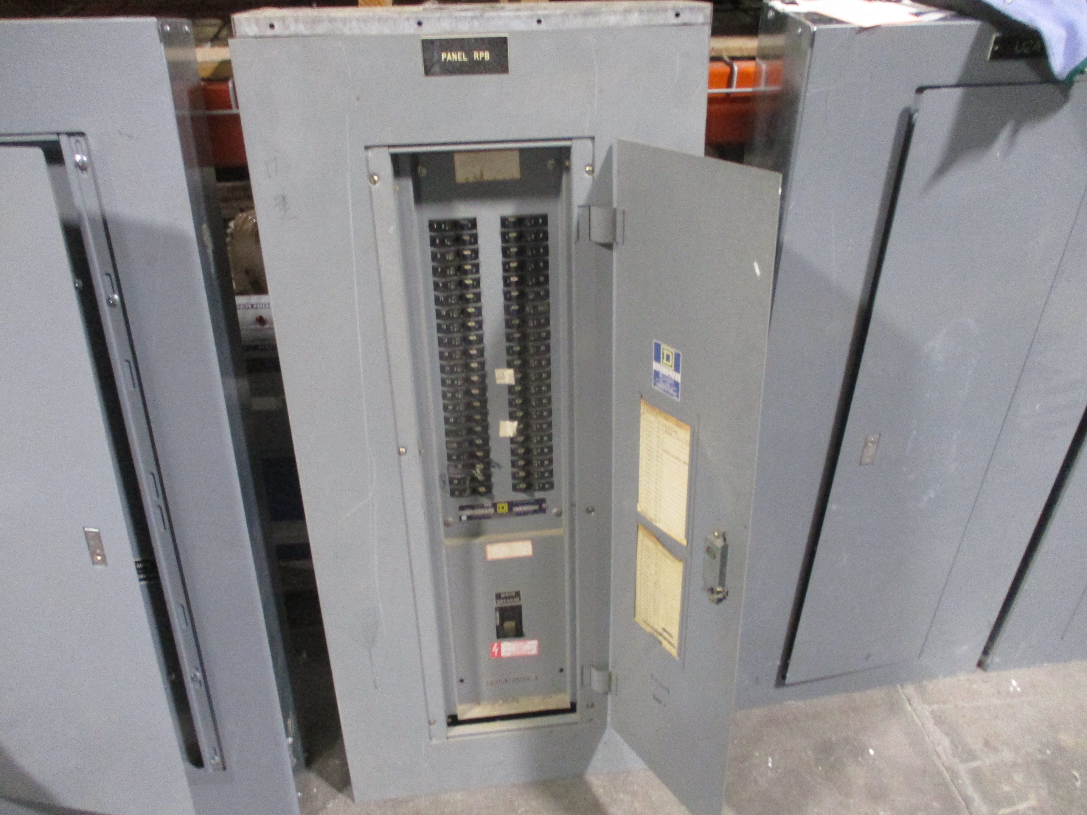 Square D Main Breaker Circuit Breaker Panel 65843-4 225A Main 225A Max 120/208V