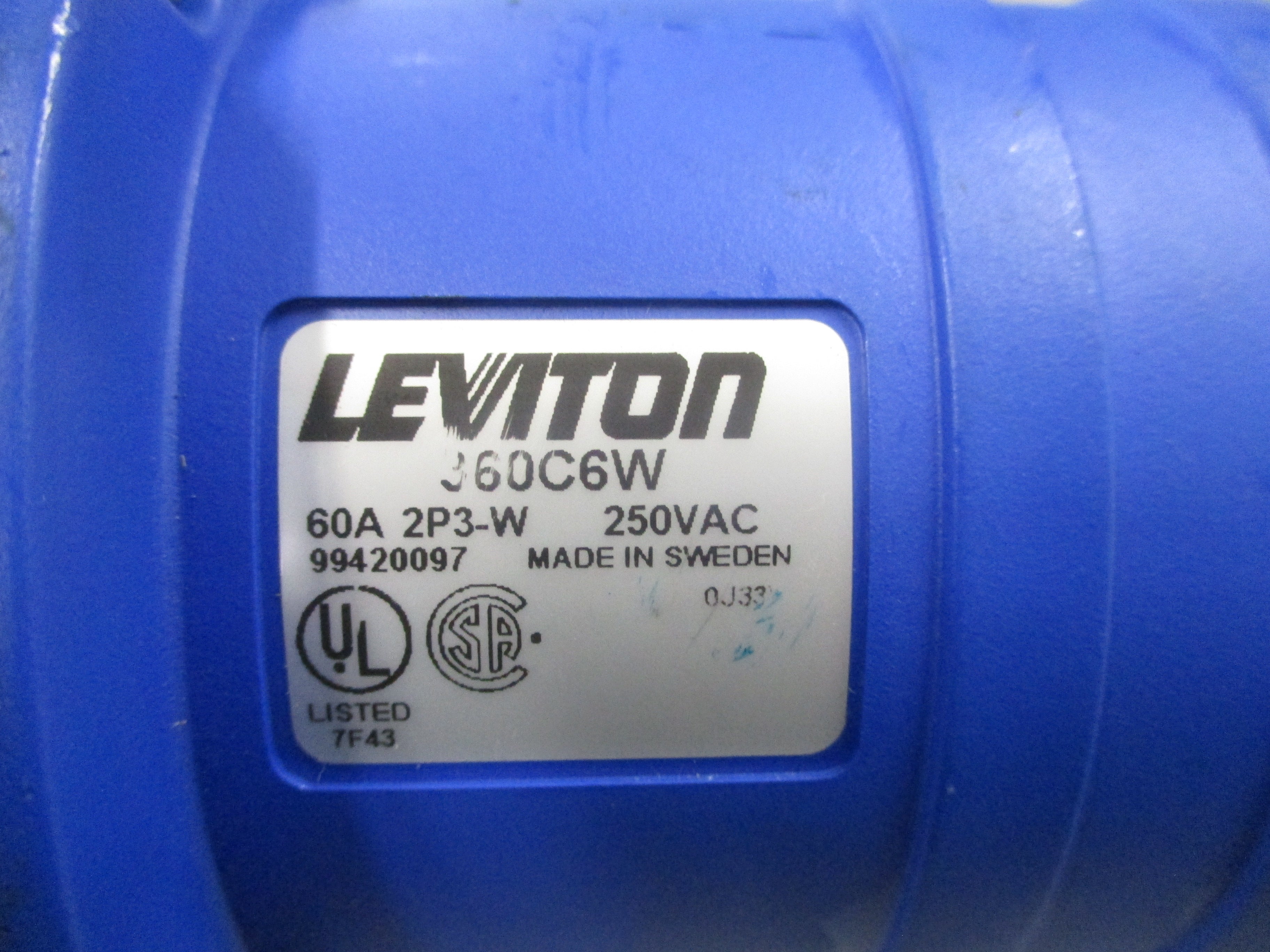 Leviton Connector 360C6W 60A 250VAC 2P 3W Conduit End Used
