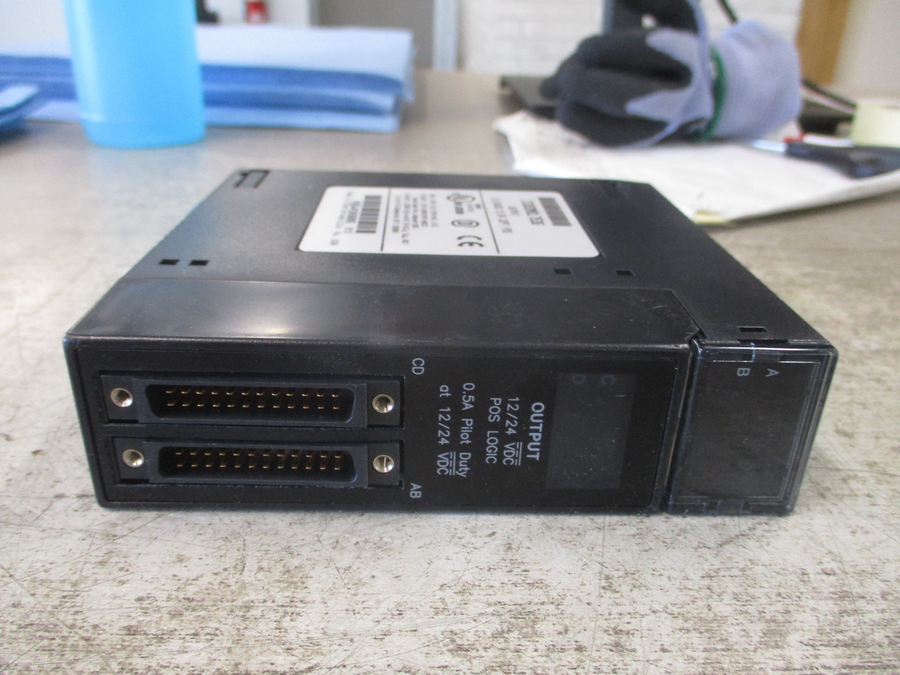 GE Fanuc Output Module IC693MDL753G 12/24VDC 0.5A 32PT Used