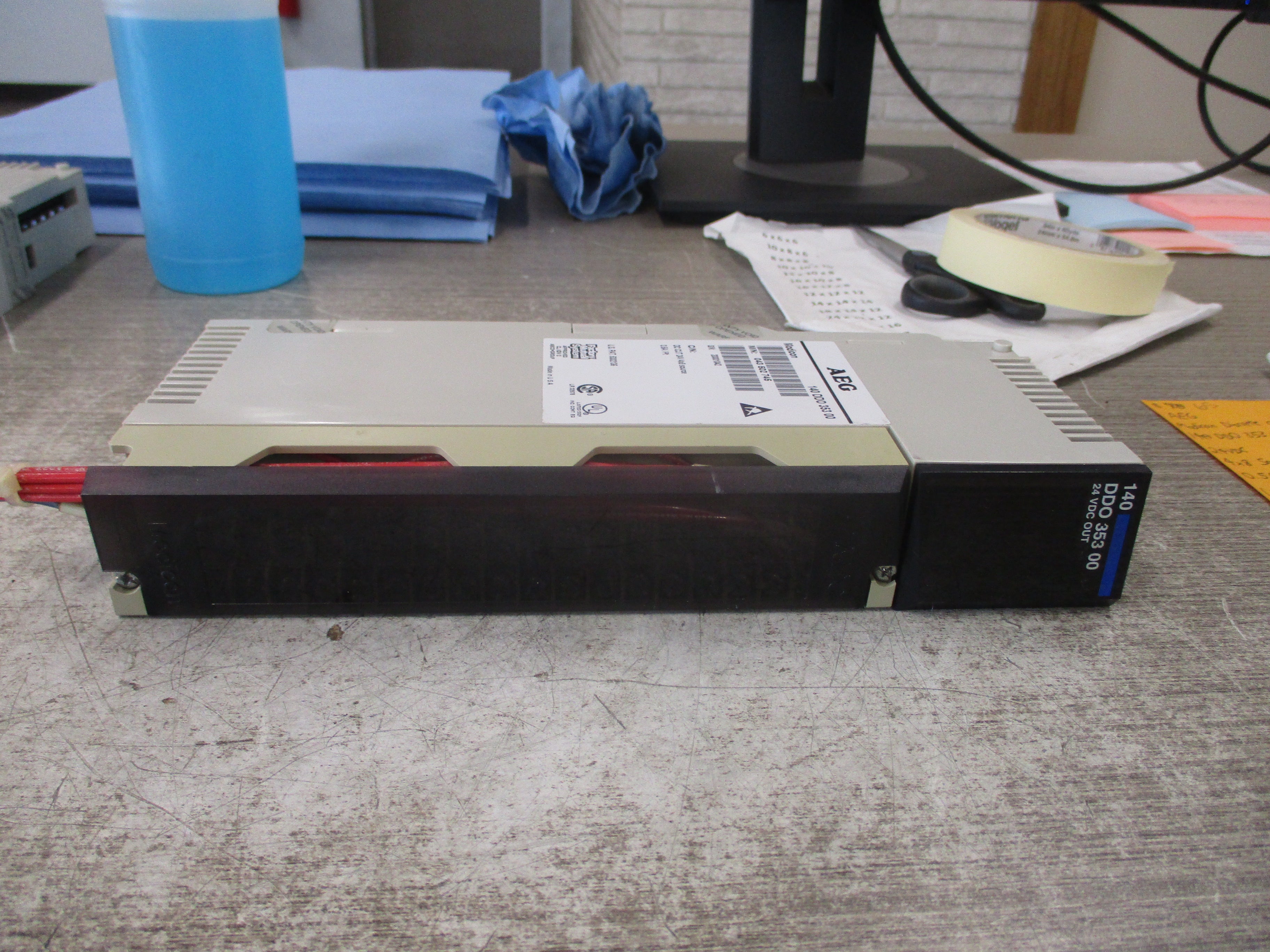 AEG Modicon Discrete Output Module 140 DDO 353 00 24VDC 4x8 Source 0.5A/Pt