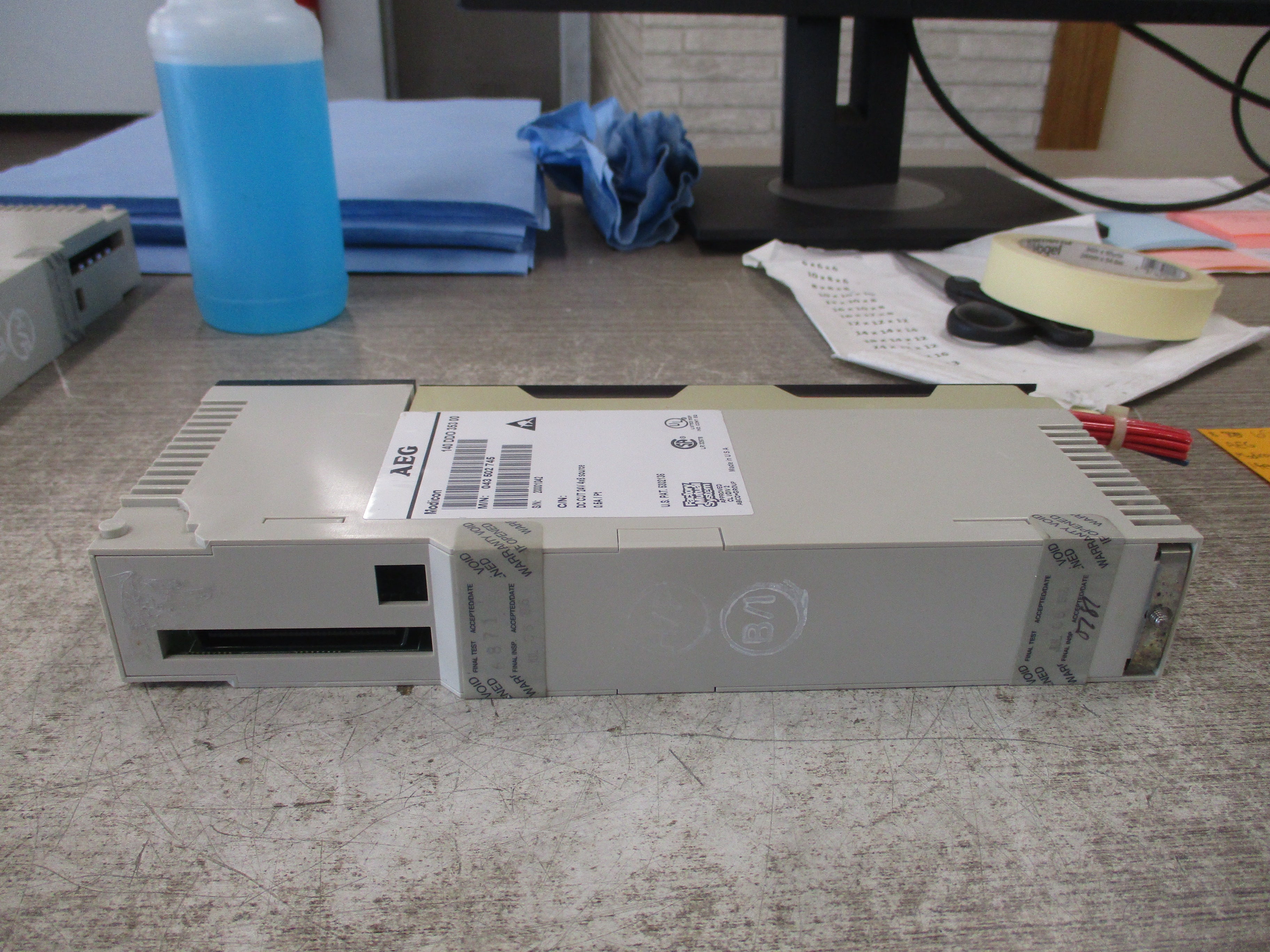 AEG Modicon Discrete Output Module 140 DDO 353 00 24VDC 4x8 Source 0.5A/Pt