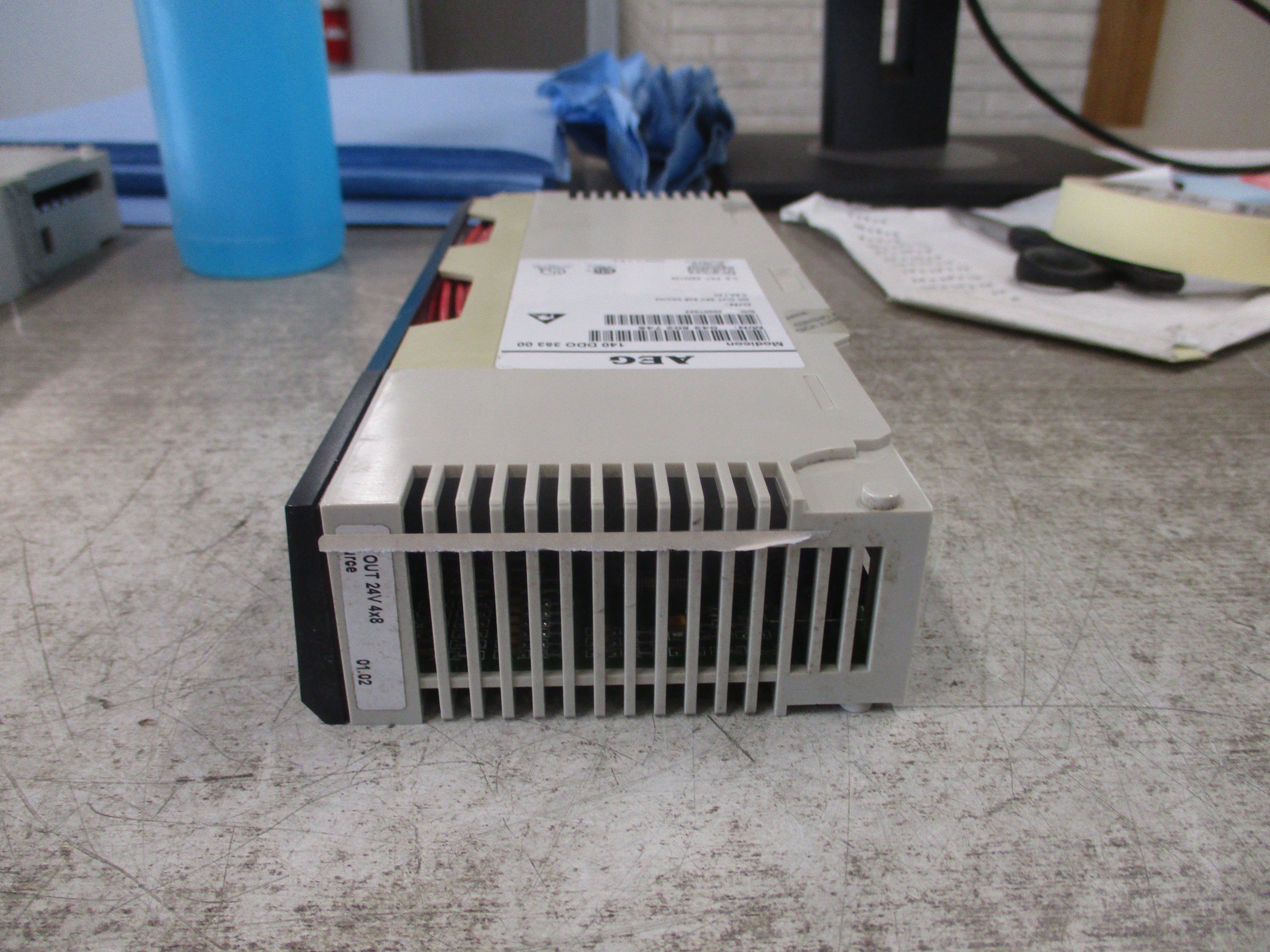 AEG Modicon Discrete Output Module 140 DDO 353 00 24VDC 4x8 Source 0.5A/Pt