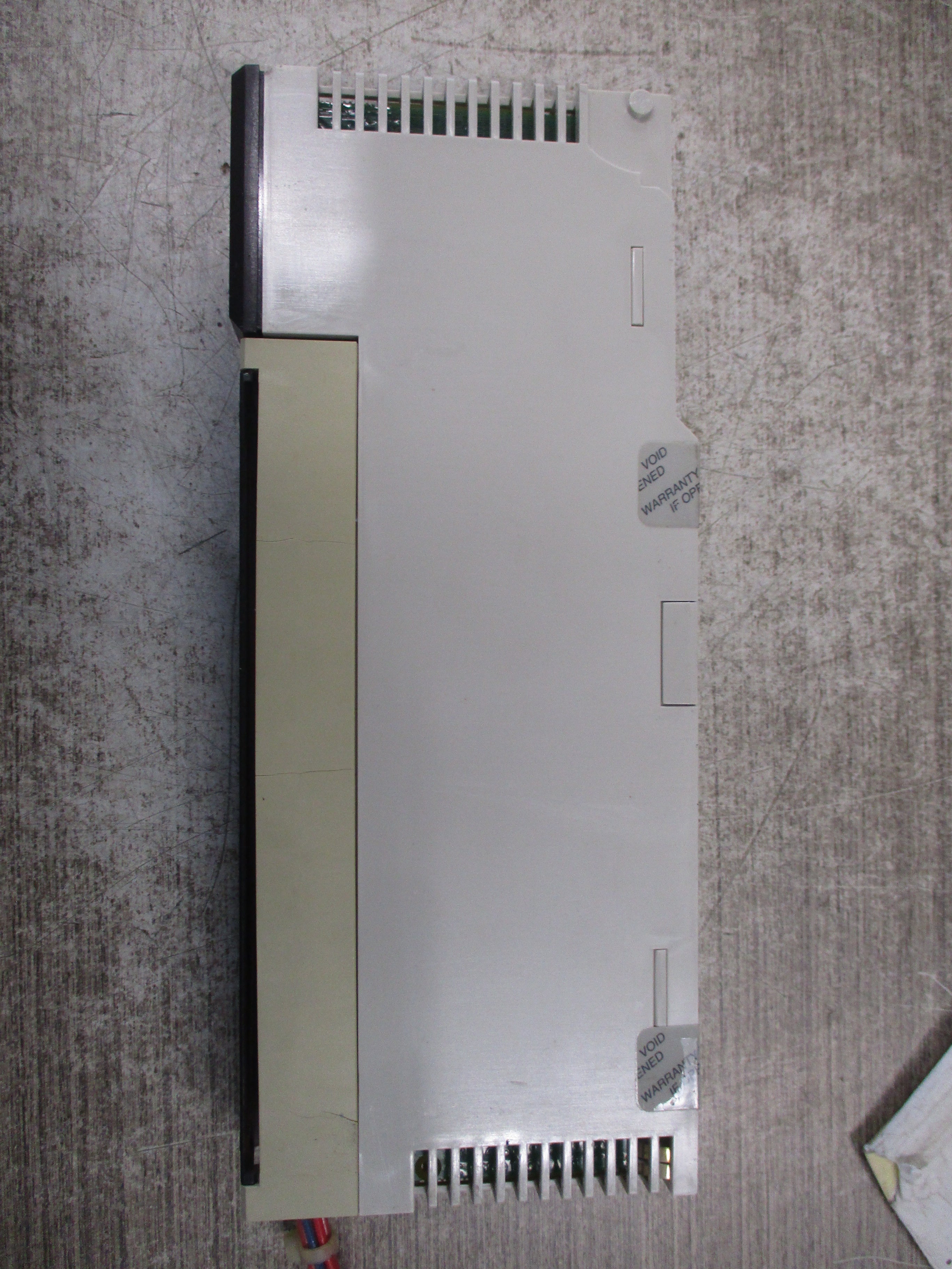 AEG Modicon Discrete Output Module 140 DDO 353 00 24VDC 4x8 Source 0.5A/Pt