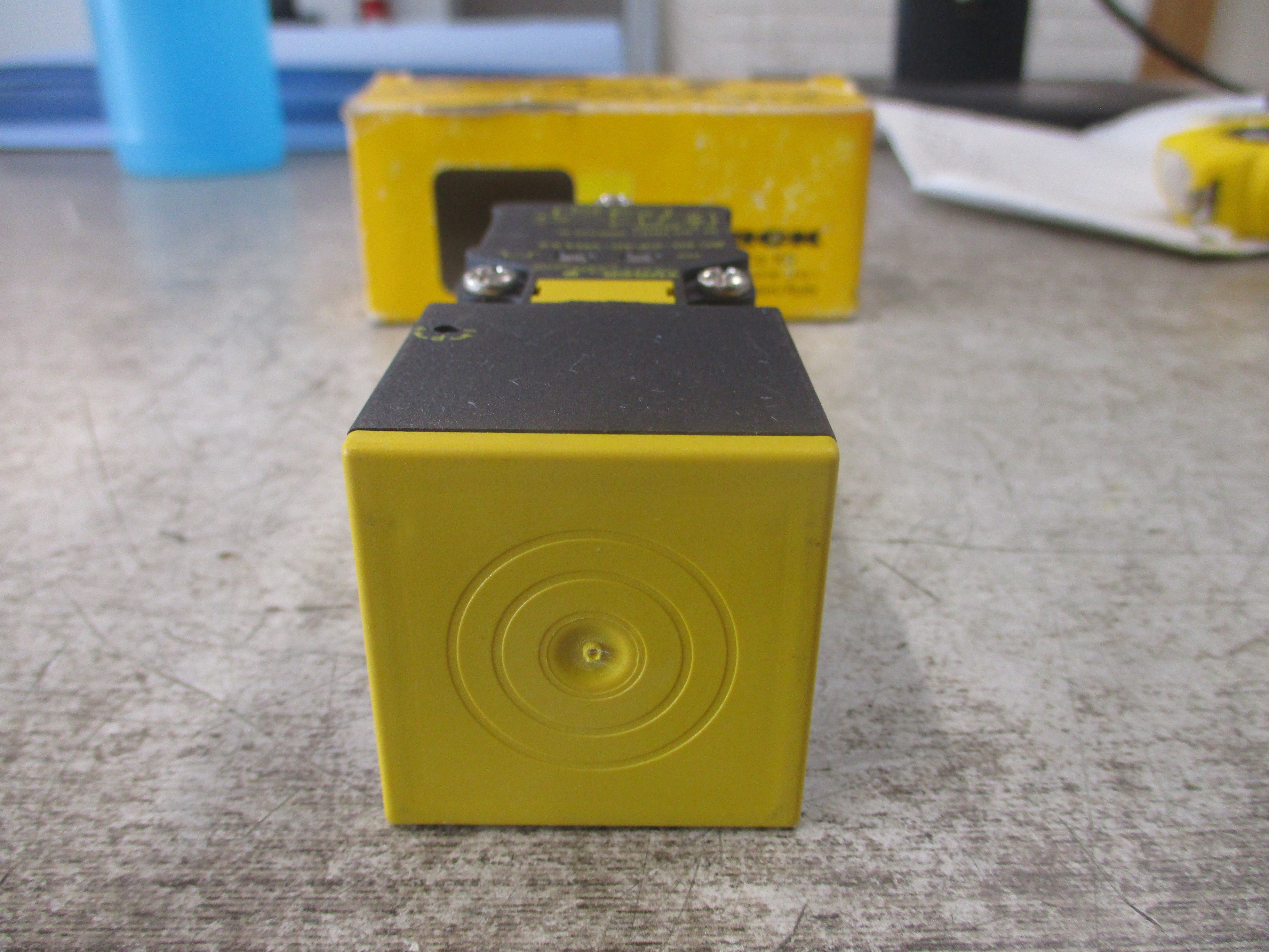 Turck Combi Prox Proximity Sensor BC20-CP40-VN4X2 10-65VDC 200mA New Surplus