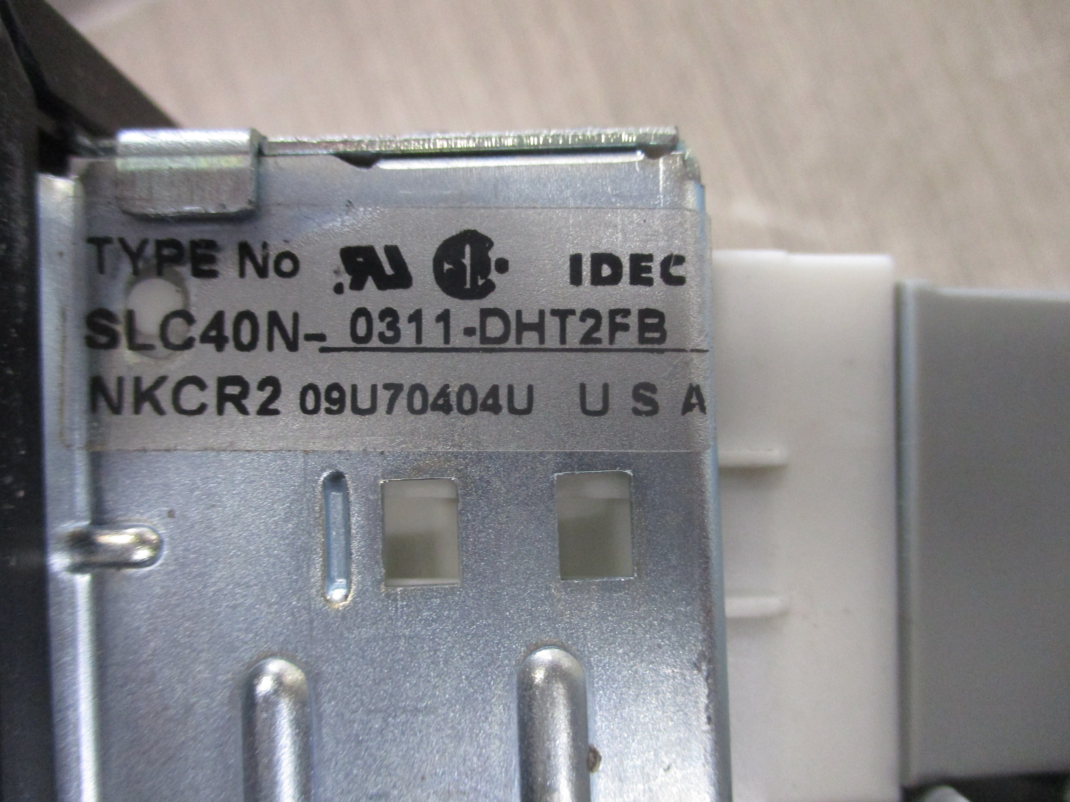 Idec Annunciator SLC40N-0311-DHT2FB Size: 11x3 *(2) Broken Relays* Used