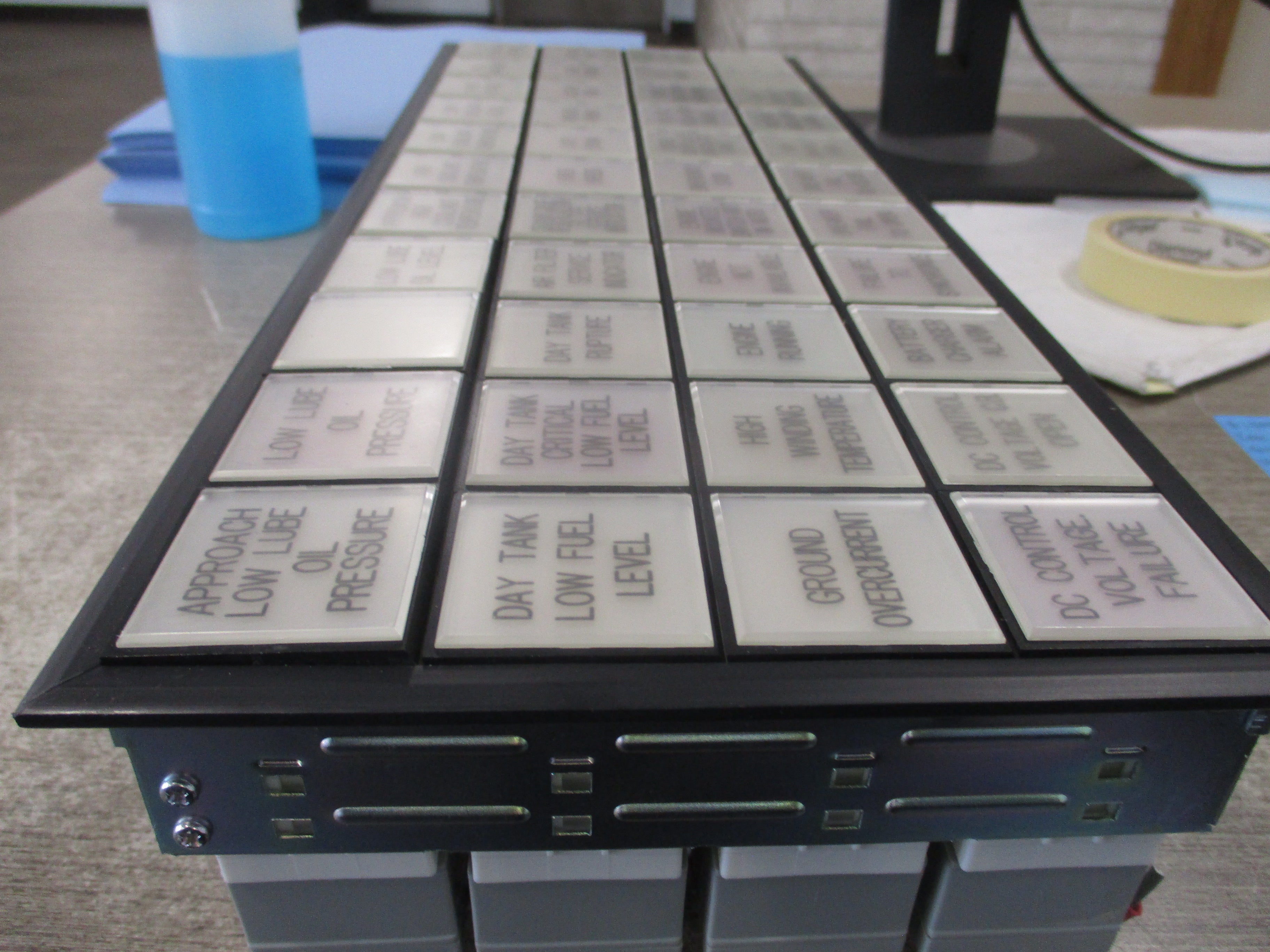 Idec Annunciator SLC40N-0411-DHT2FB Size: 11x4 Used