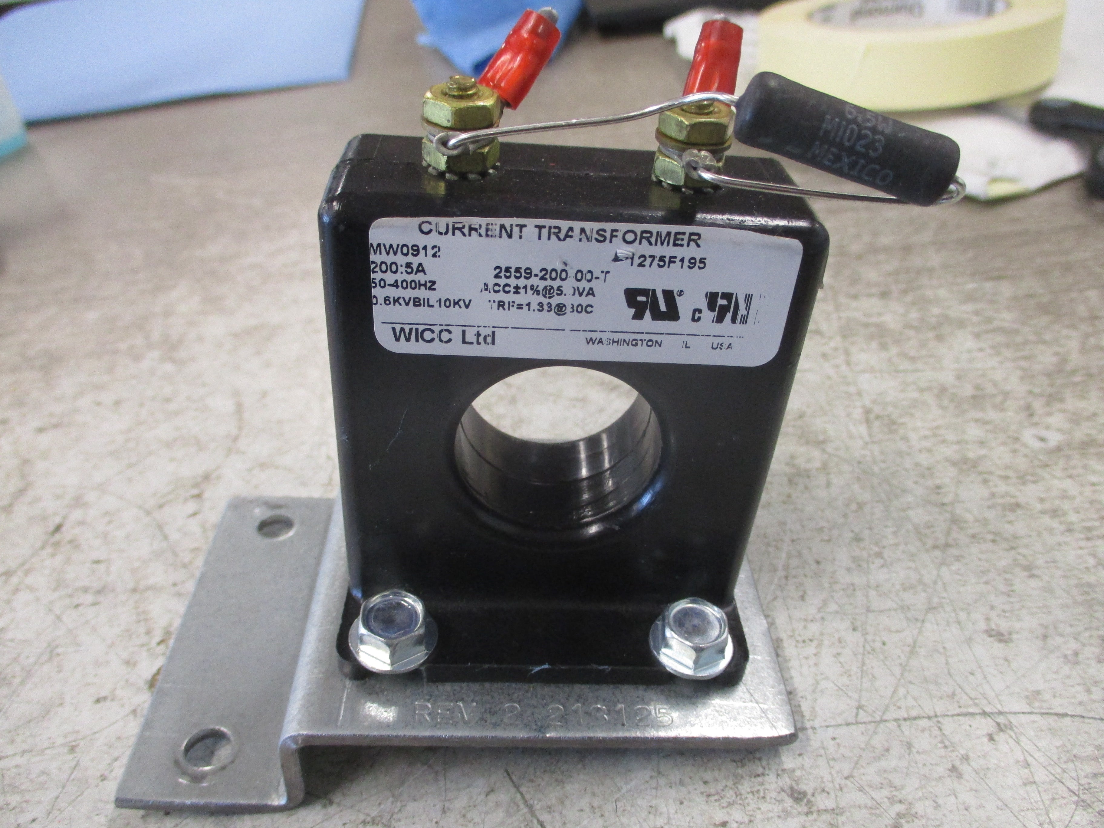 WICC Current Transformer MW0912 Ratio 200:5A 600V 50-400Hz 10kV BIL W/Mount Used