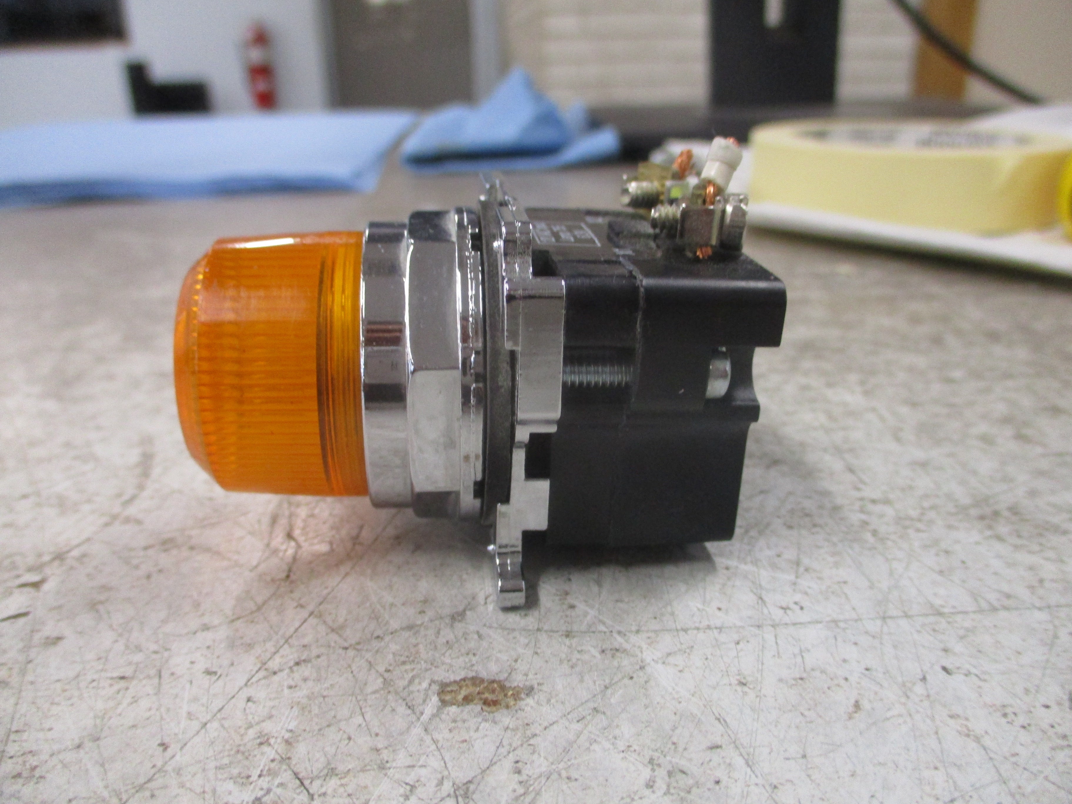 Cutler-Hammer Pilot Light 10250T/91000T Amber 120V Used