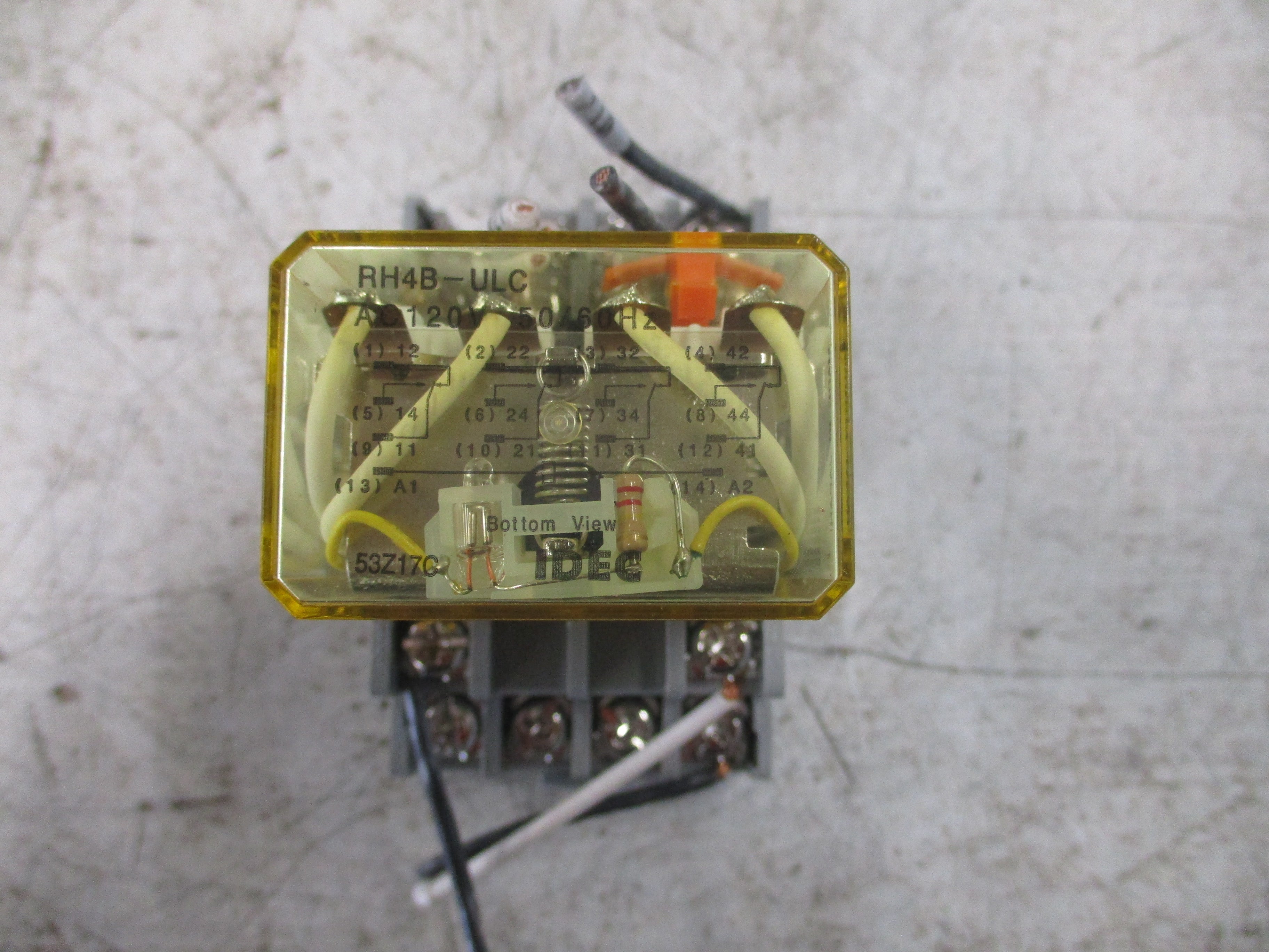 Idec Relay RH4B-ULC 120V Coil W/Base Used
