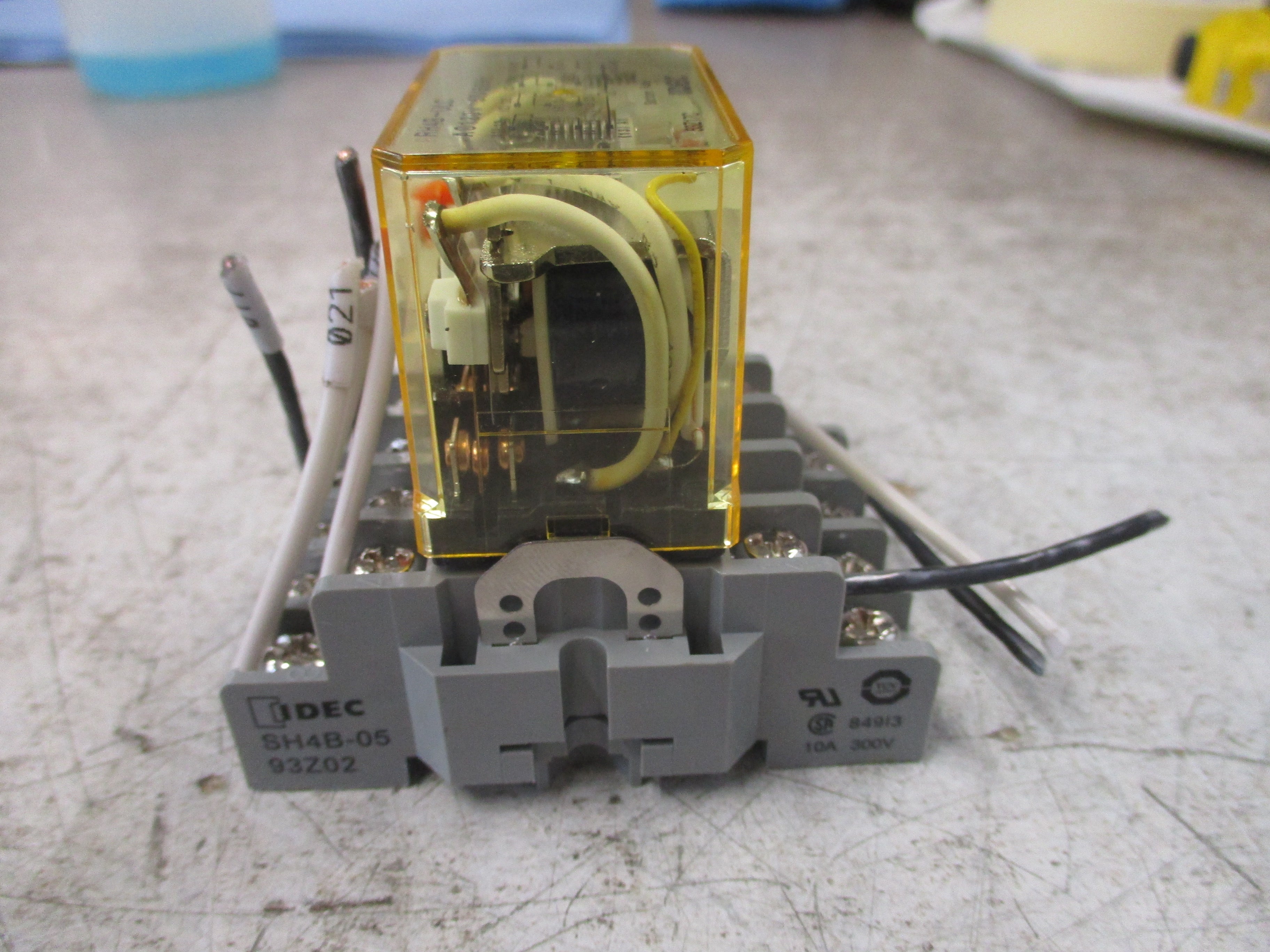 Idec Relay RH4B-ULC 120V Coil W/Base Used