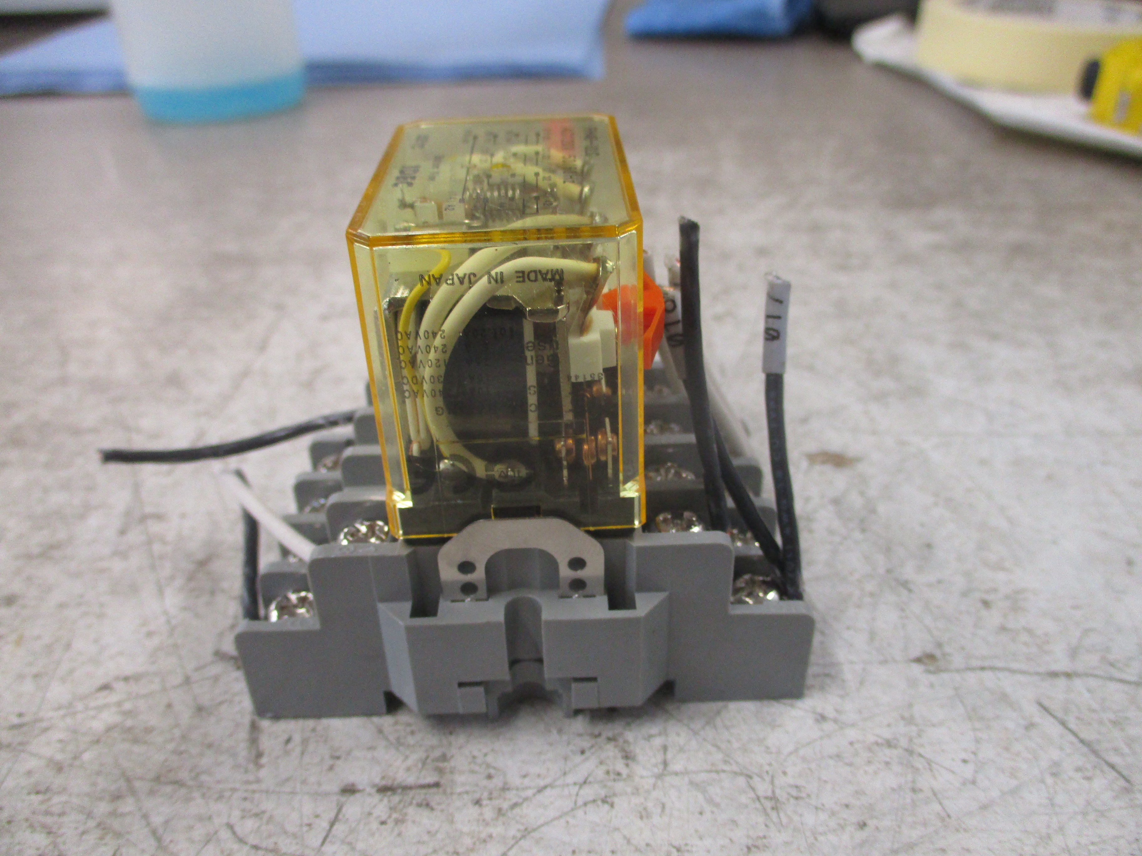 Idec Relay RH4B-ULC 120V Coil W/Base Used