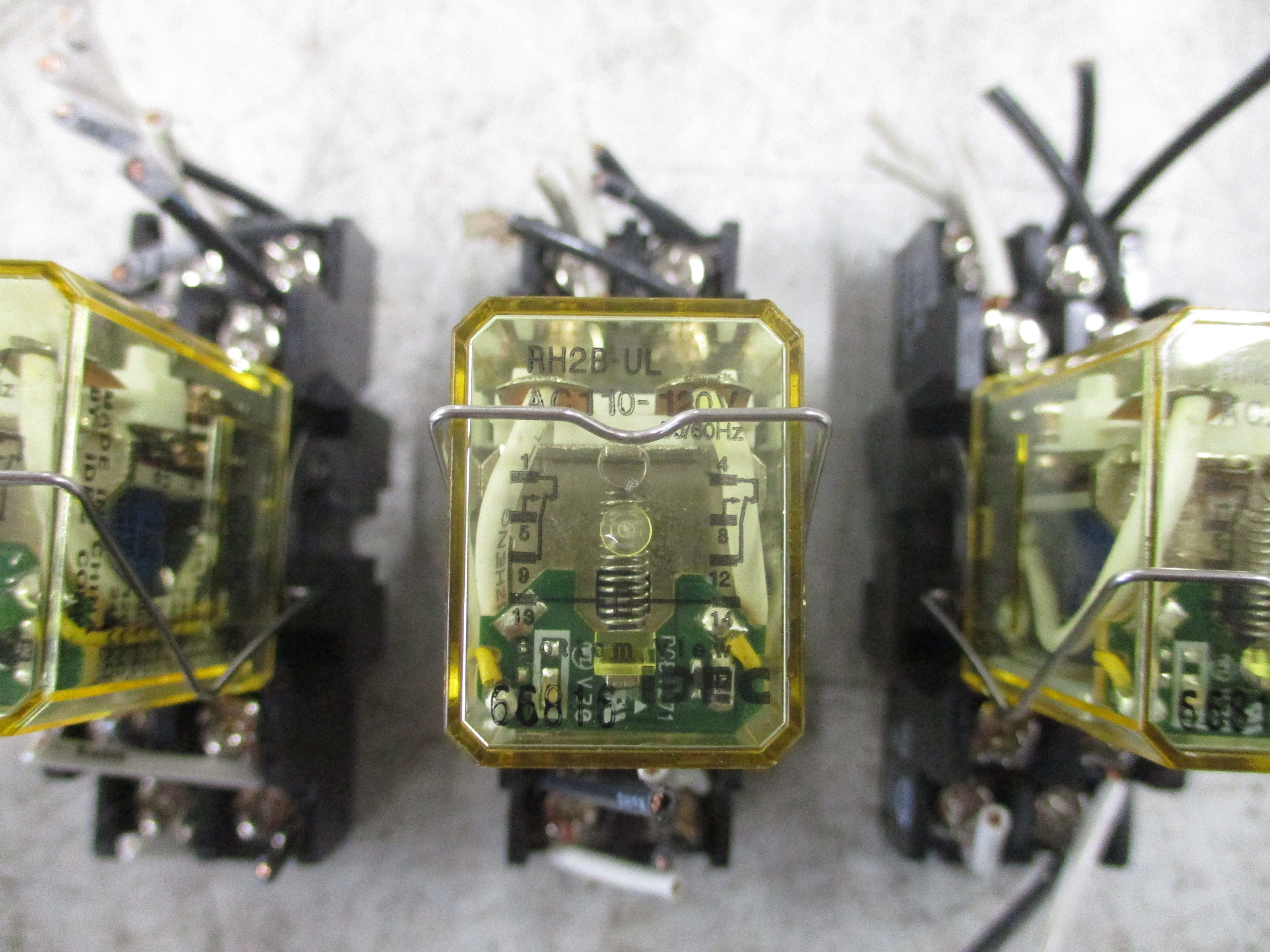 Idec Relay RH2B-UL 110-120V Coil W/Base *Lot of 3* Used