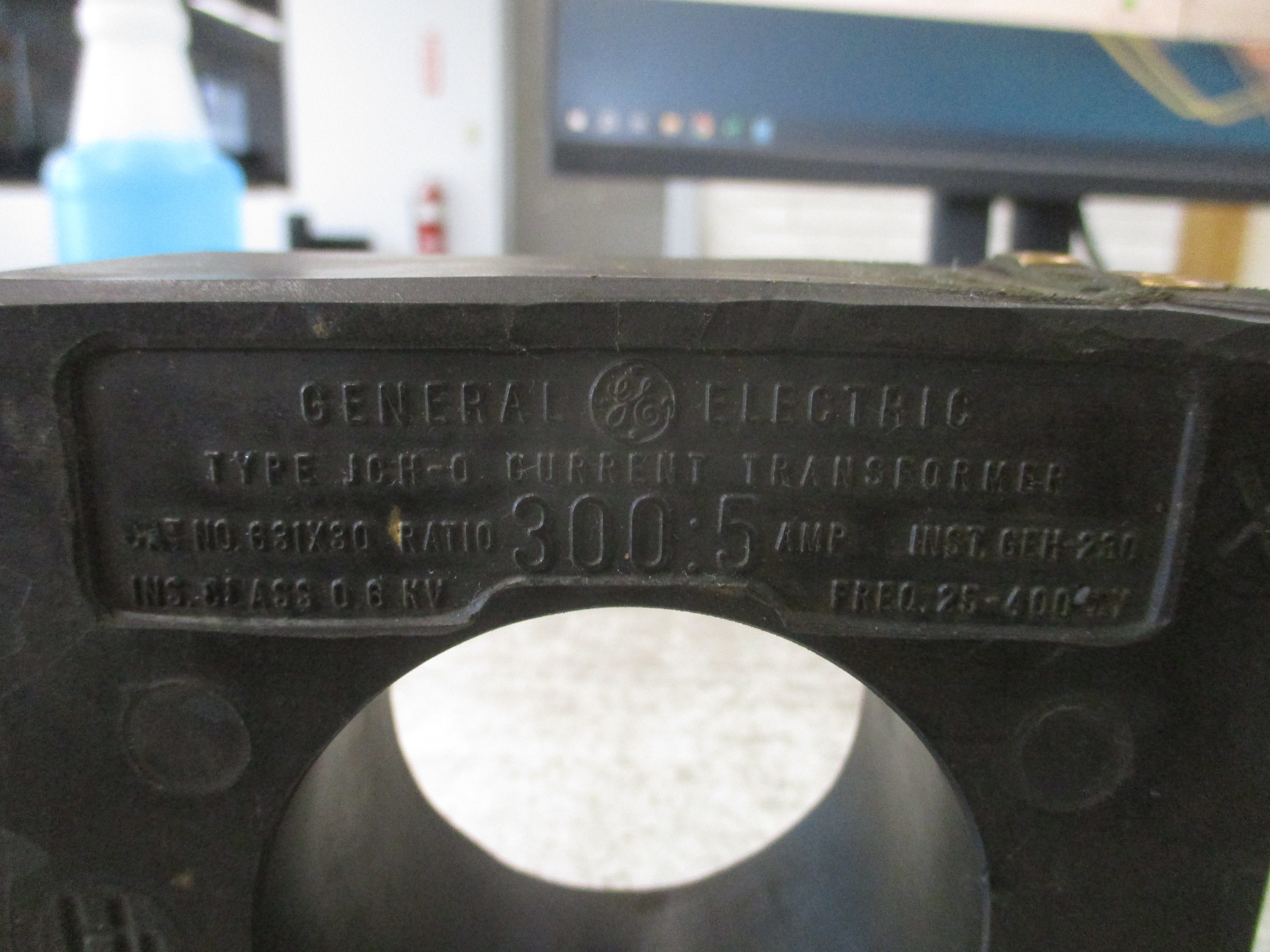 GE Type JCH-0 Current Transformer 631X30 Ratio 300:5A 600V 25-400Hz