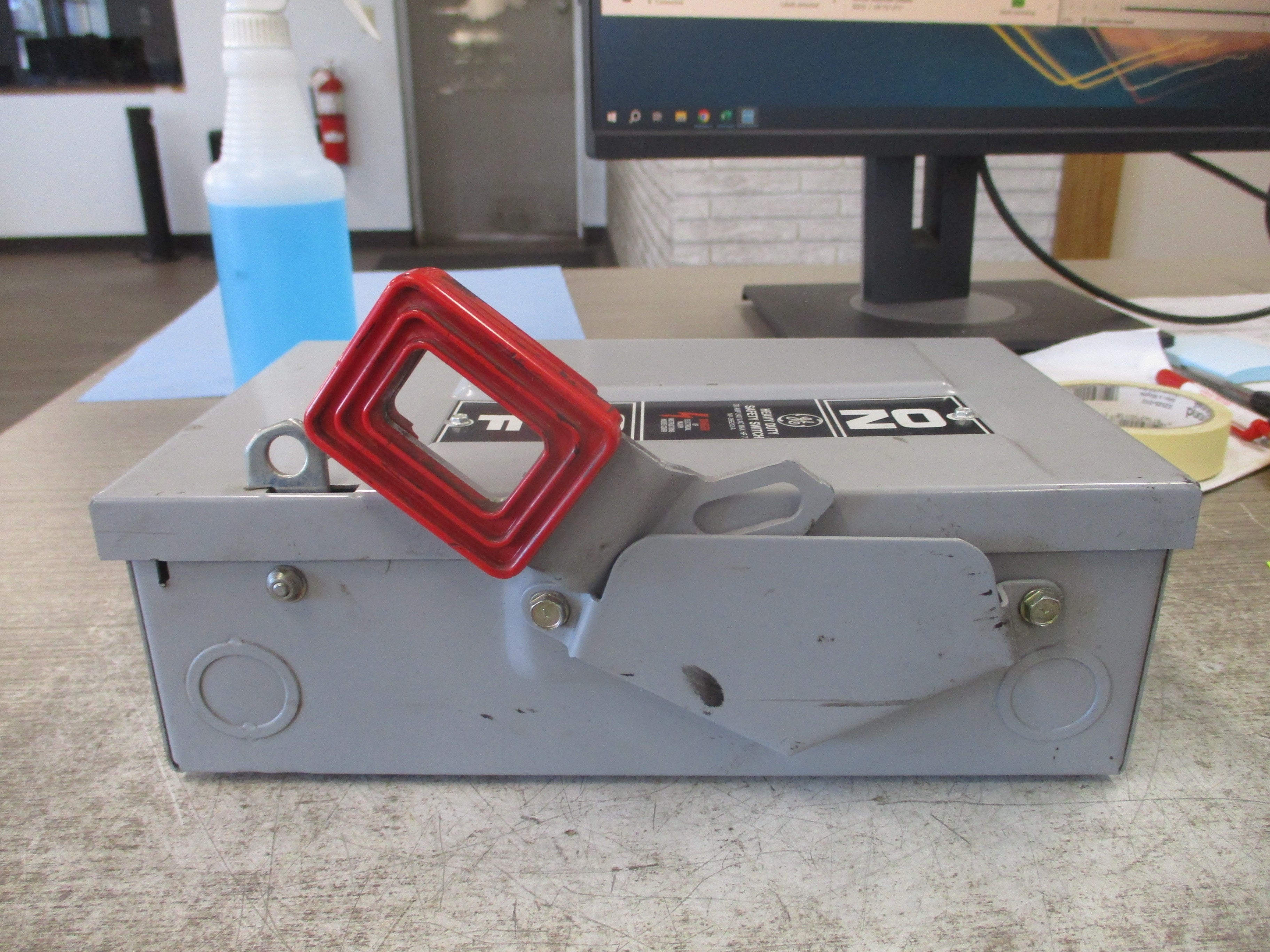 GE Fusible Safety Switch/Disconnect TH4321 30A 240V 3P Used