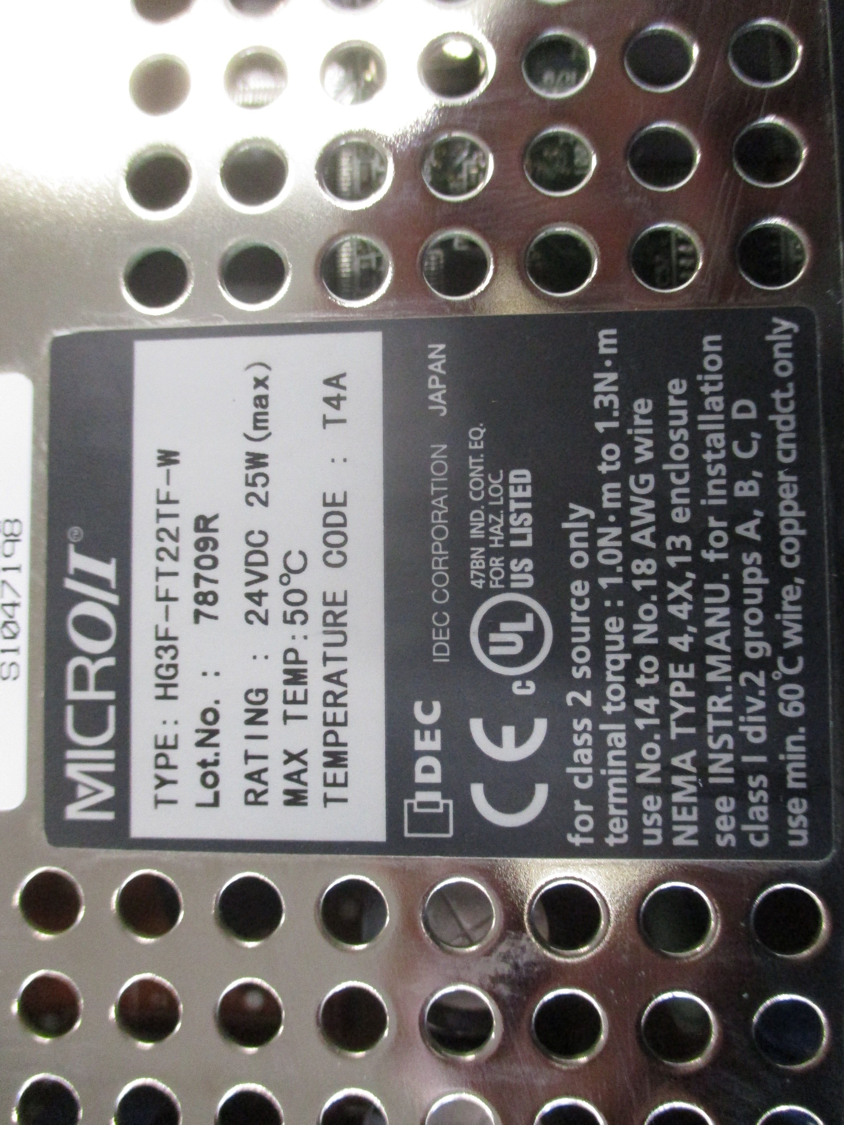 Idec Micro/I HMI Panel HG3F-FT22TF-W 24VDC *Broken Corner* Used