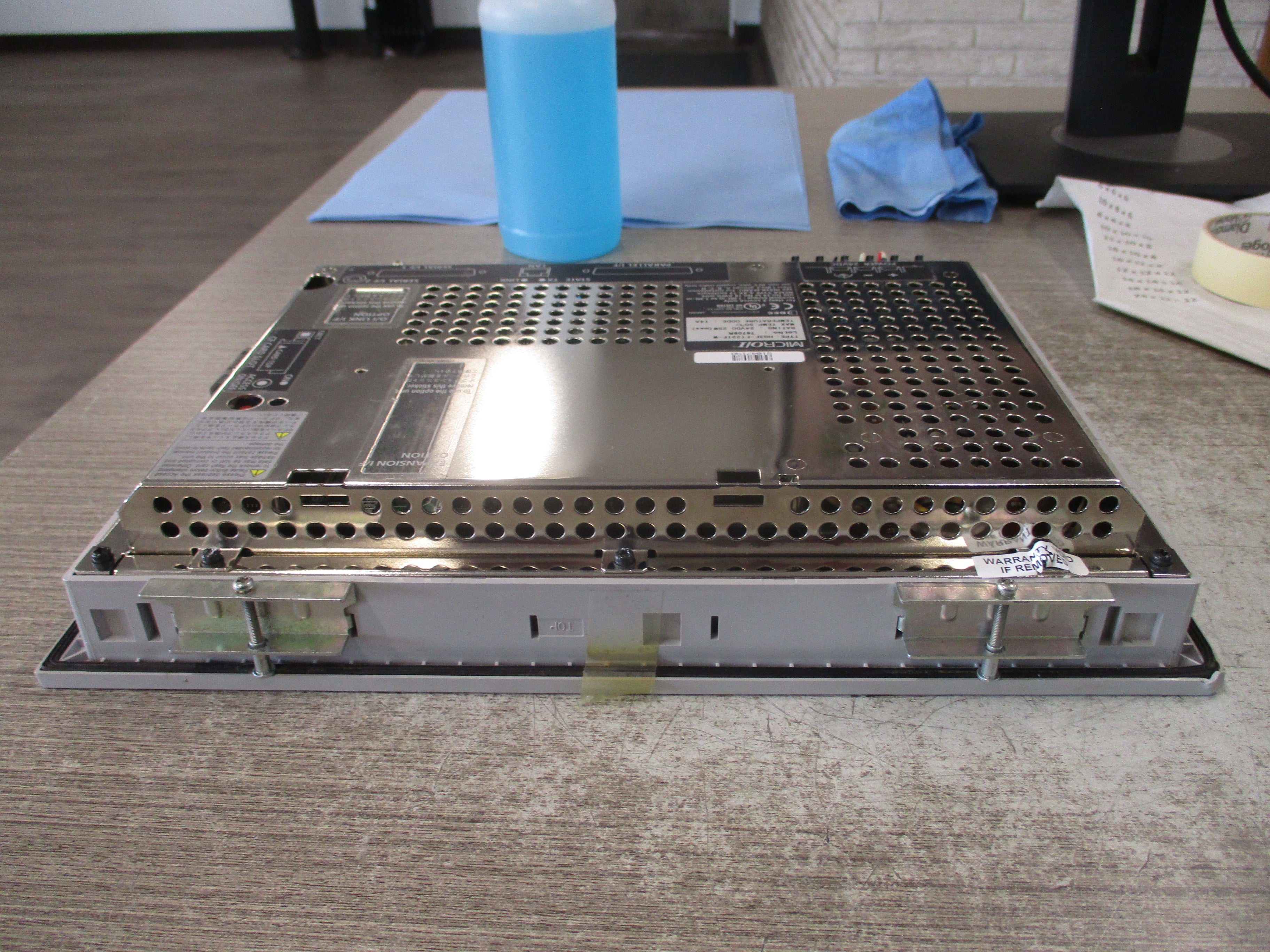 Idec Micro/I HMI Panel HG3F-FT22TF-W 24VDC *Broken Corner* Used