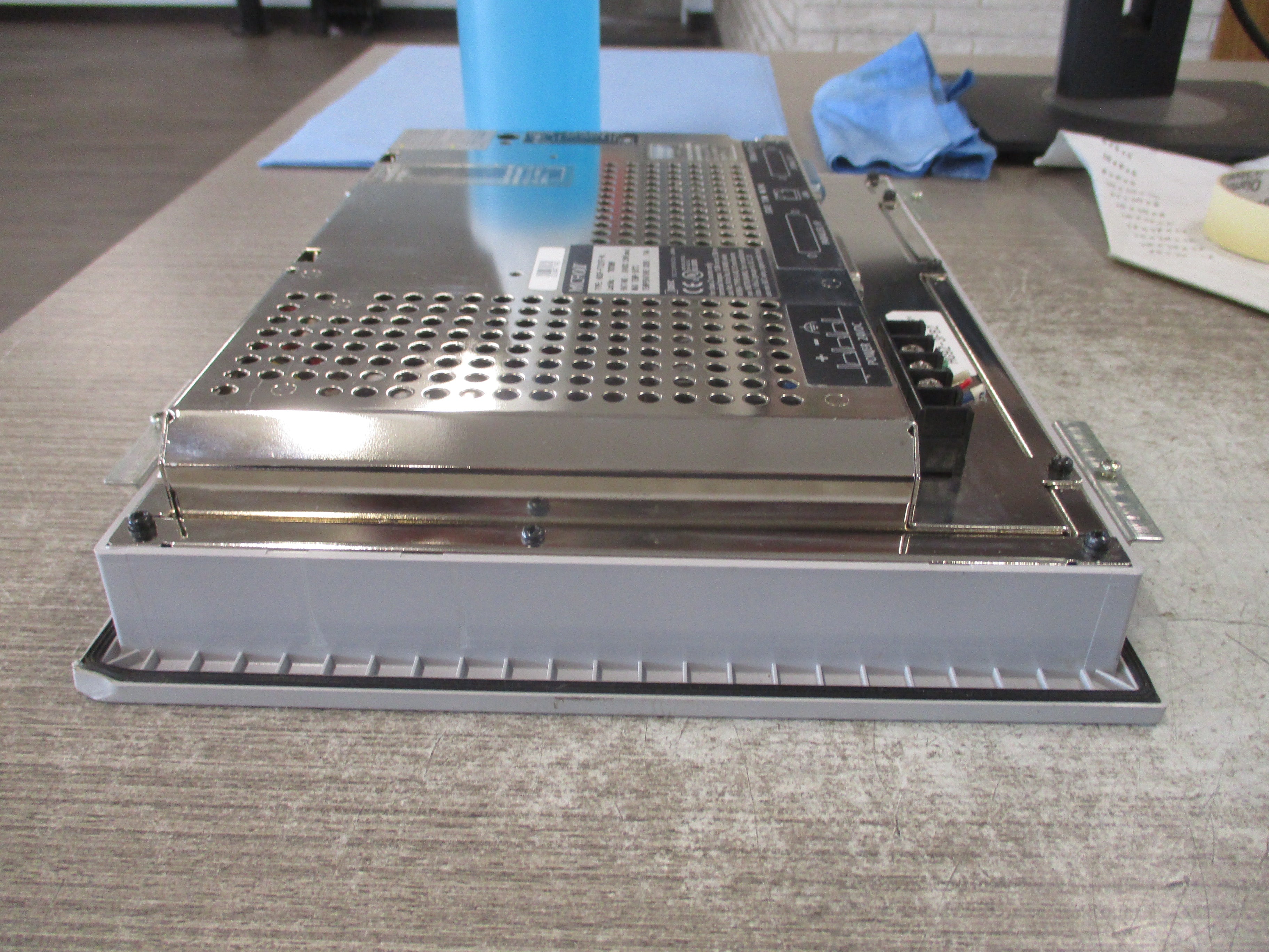 Idec Micro/I HMI Panel HG3F-FT22TF-W 24VDC *Broken Corner* Used