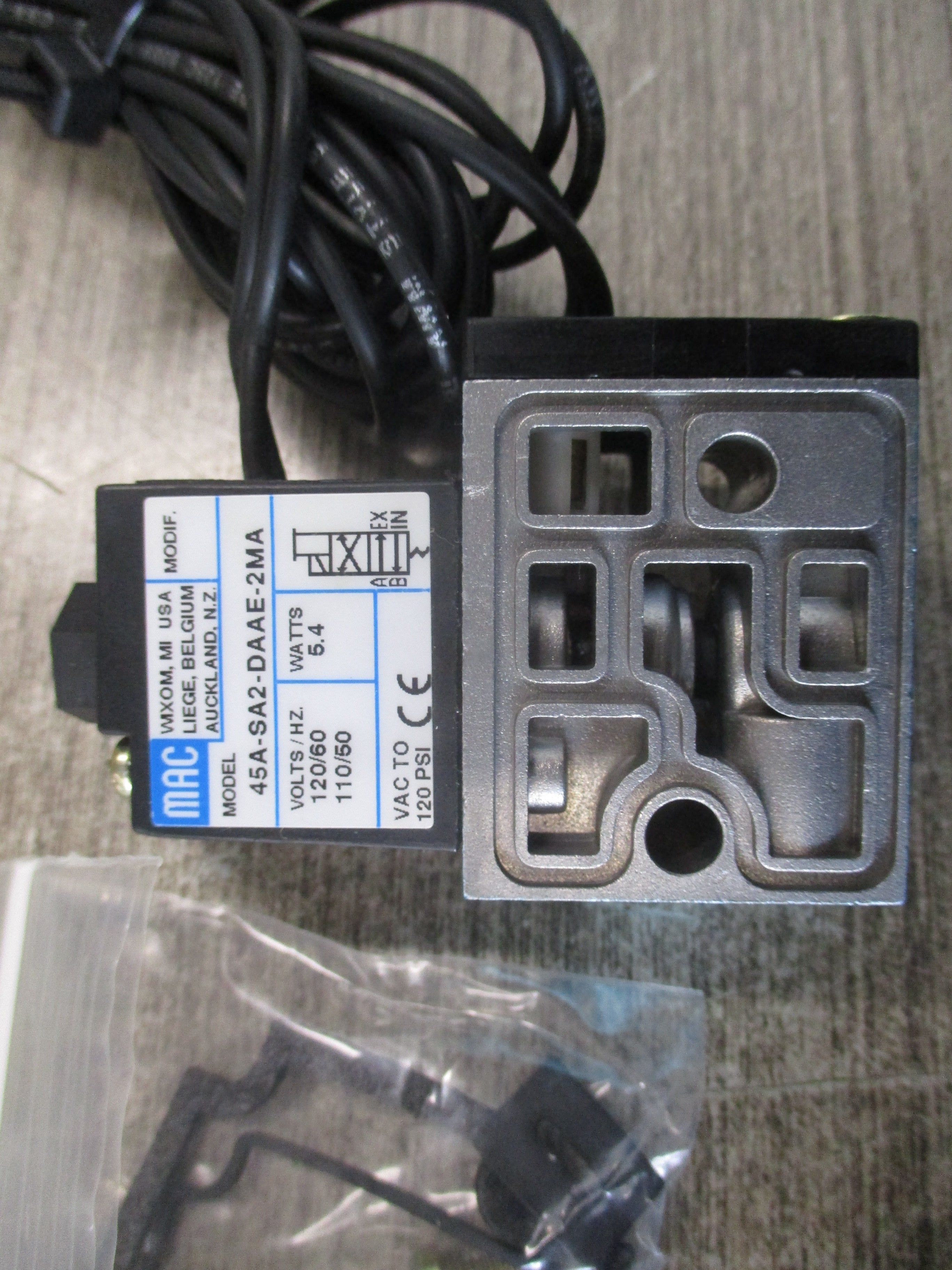 MAC Solenoid Valve 45A-SA2-DAAE-2MA 110-120V New Surplus