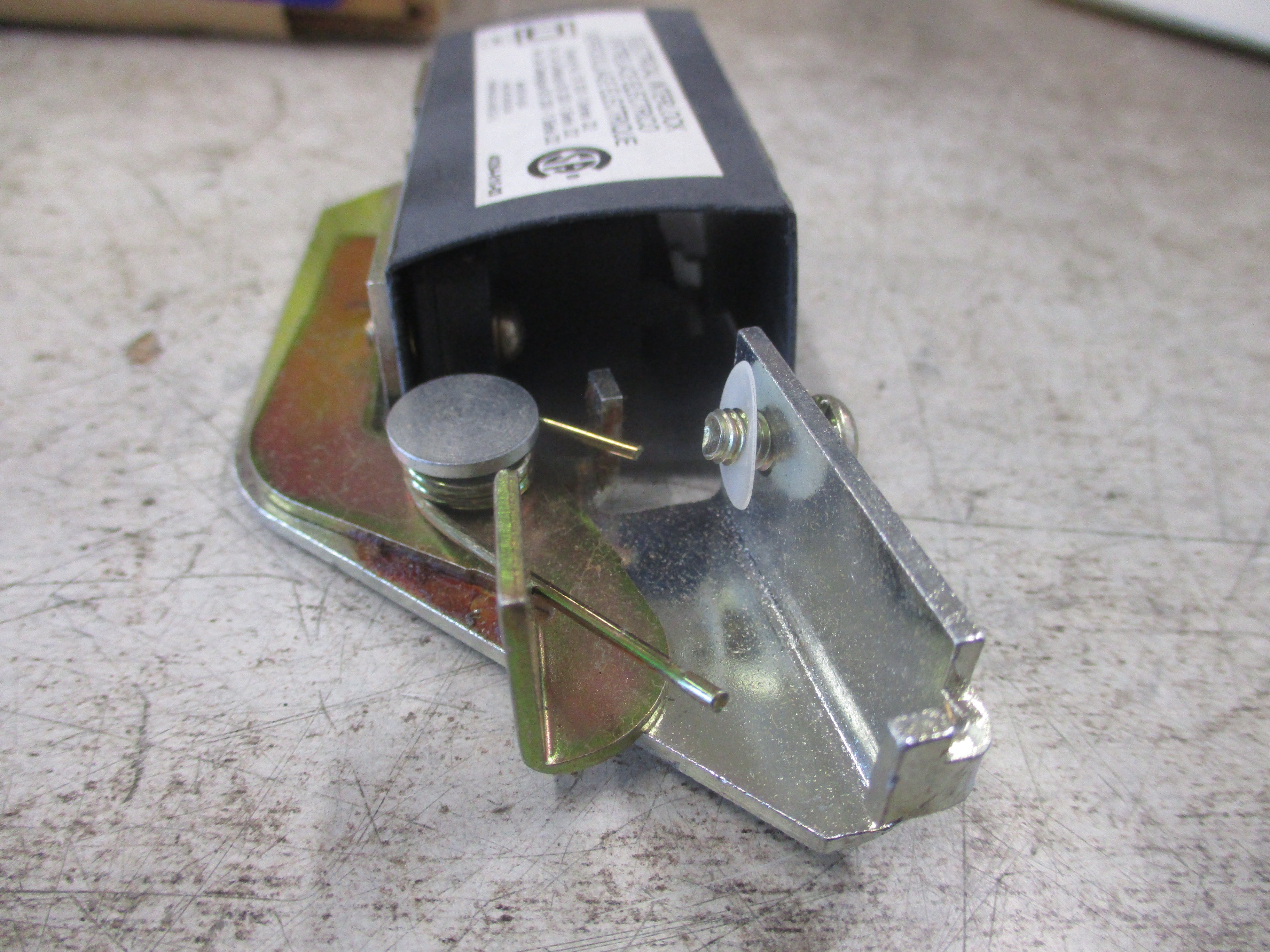 Square D Electrical Interlock EK3001 Ser. D02 For 30A Switch 1 NO , 1 NC