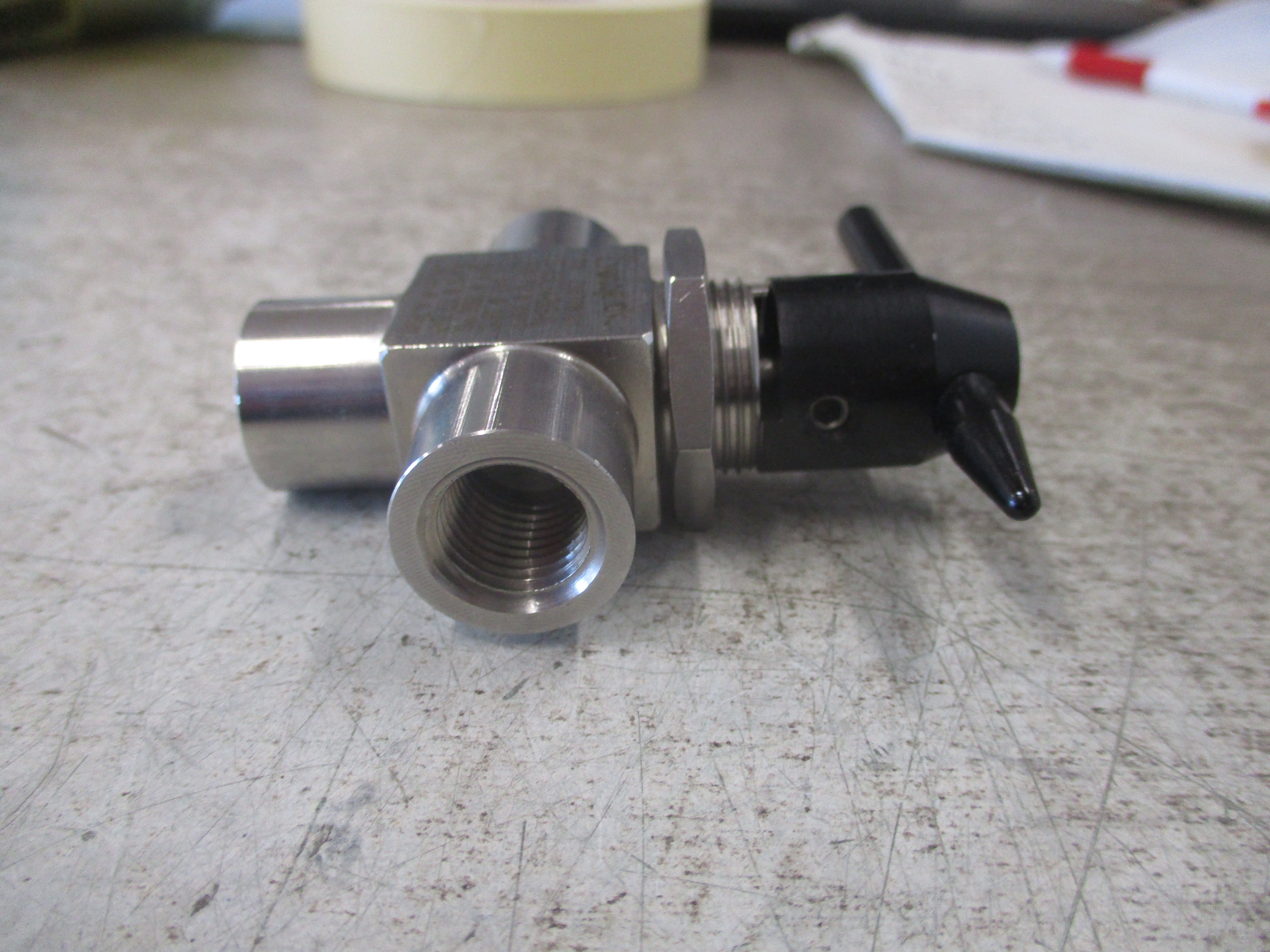 Swagelok Stainless Steel 3-Way Ball Valve SS-43XLF4-BKB-KL 2500 PSIG Used