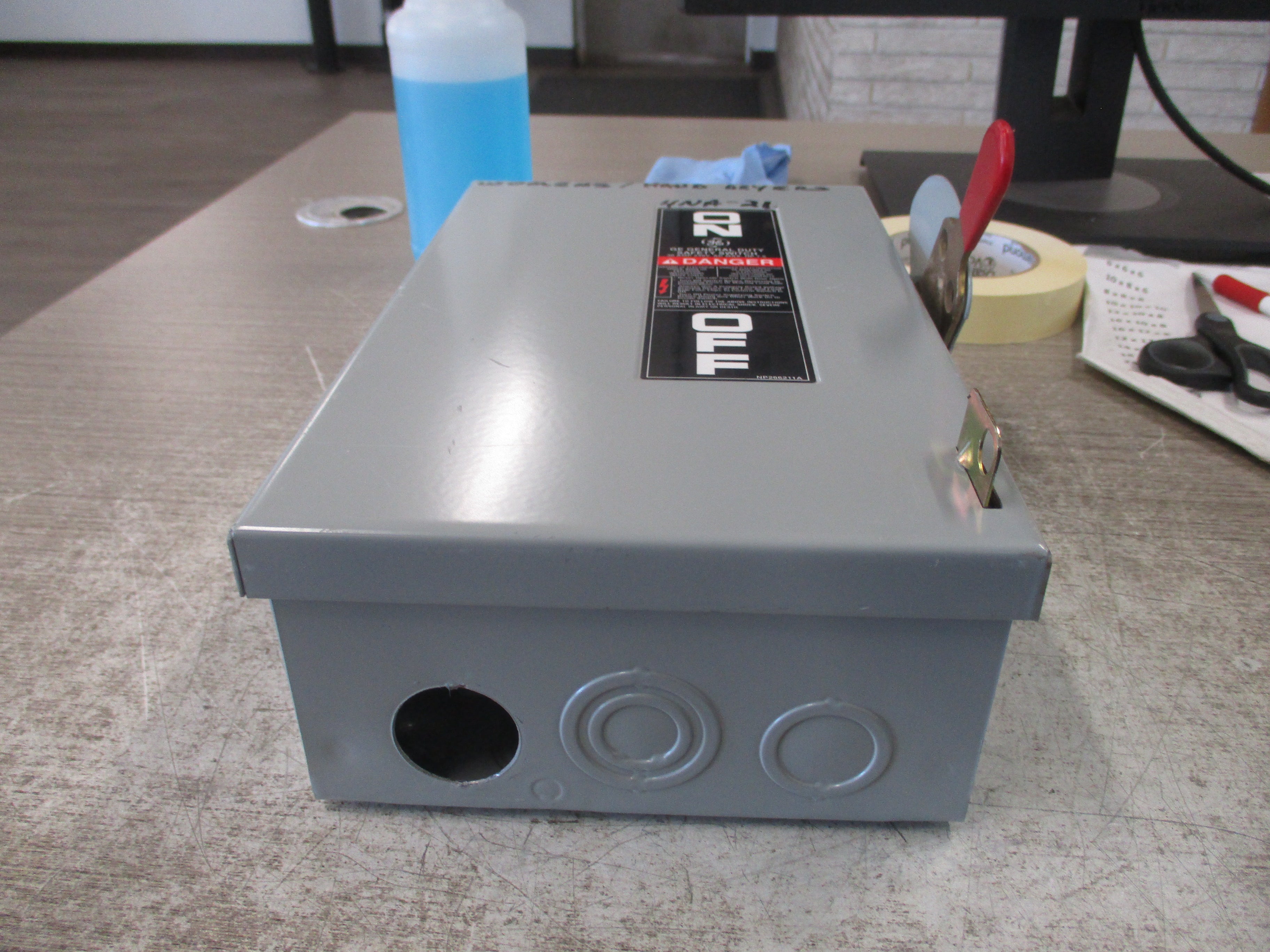 GE Fusible Safety Switch/Disconnect TG3221 30A 240V 2P Used