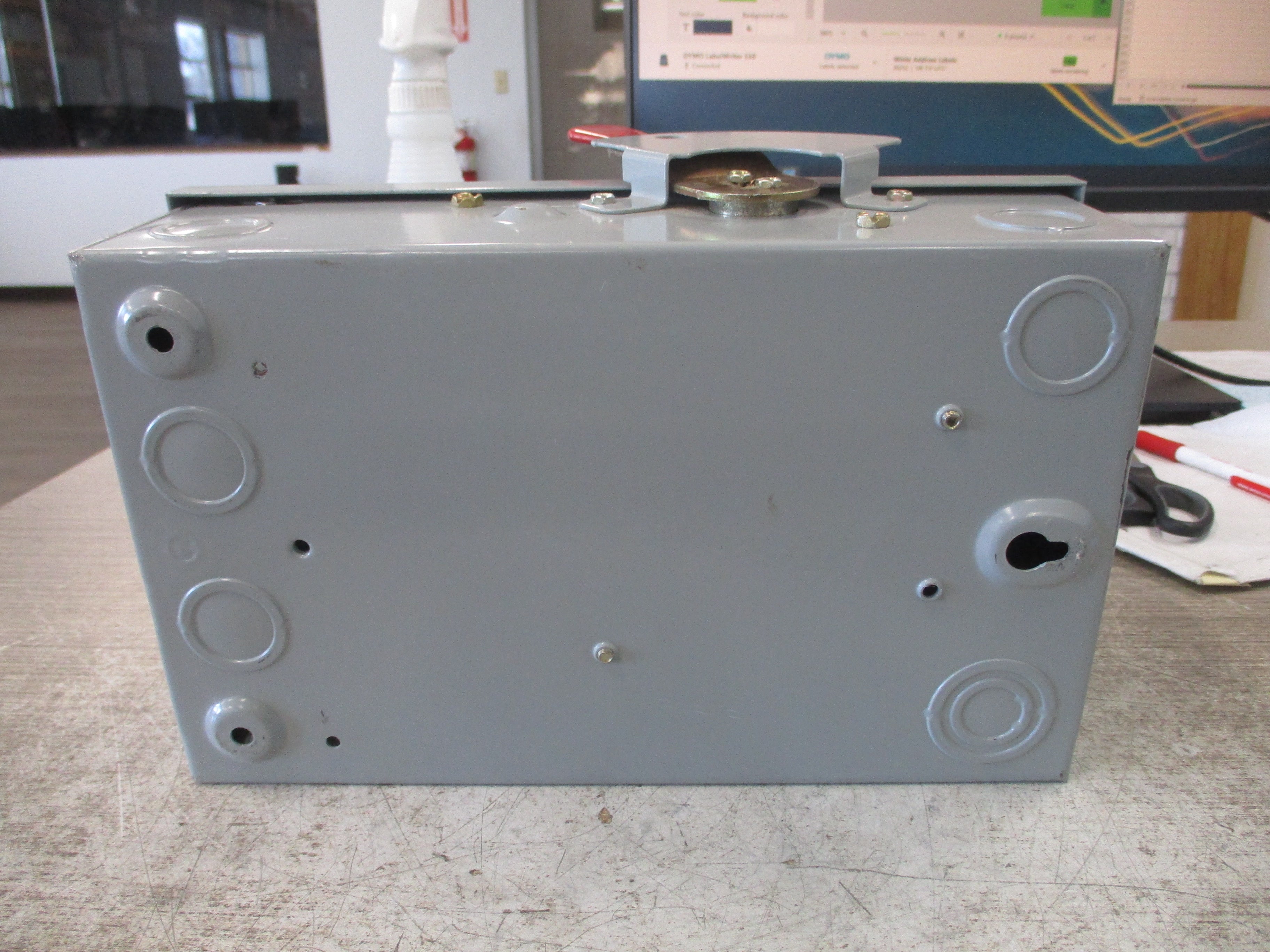 GE Fusible Safety Switch/Disconnect TG3221 30A 240V 2P Used