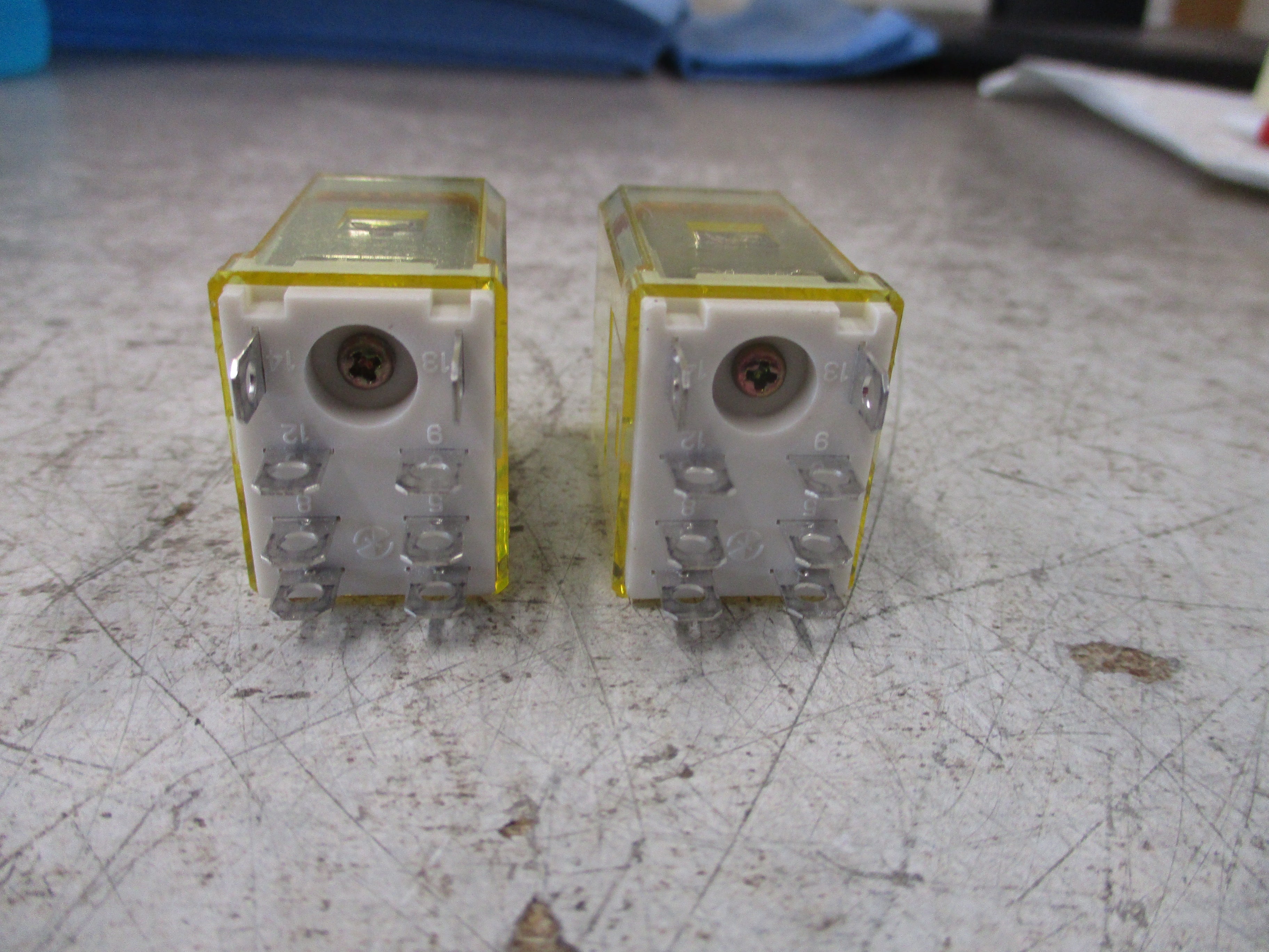 Idec Relay RH2B-UL 24VDC *Lot of 2* Used