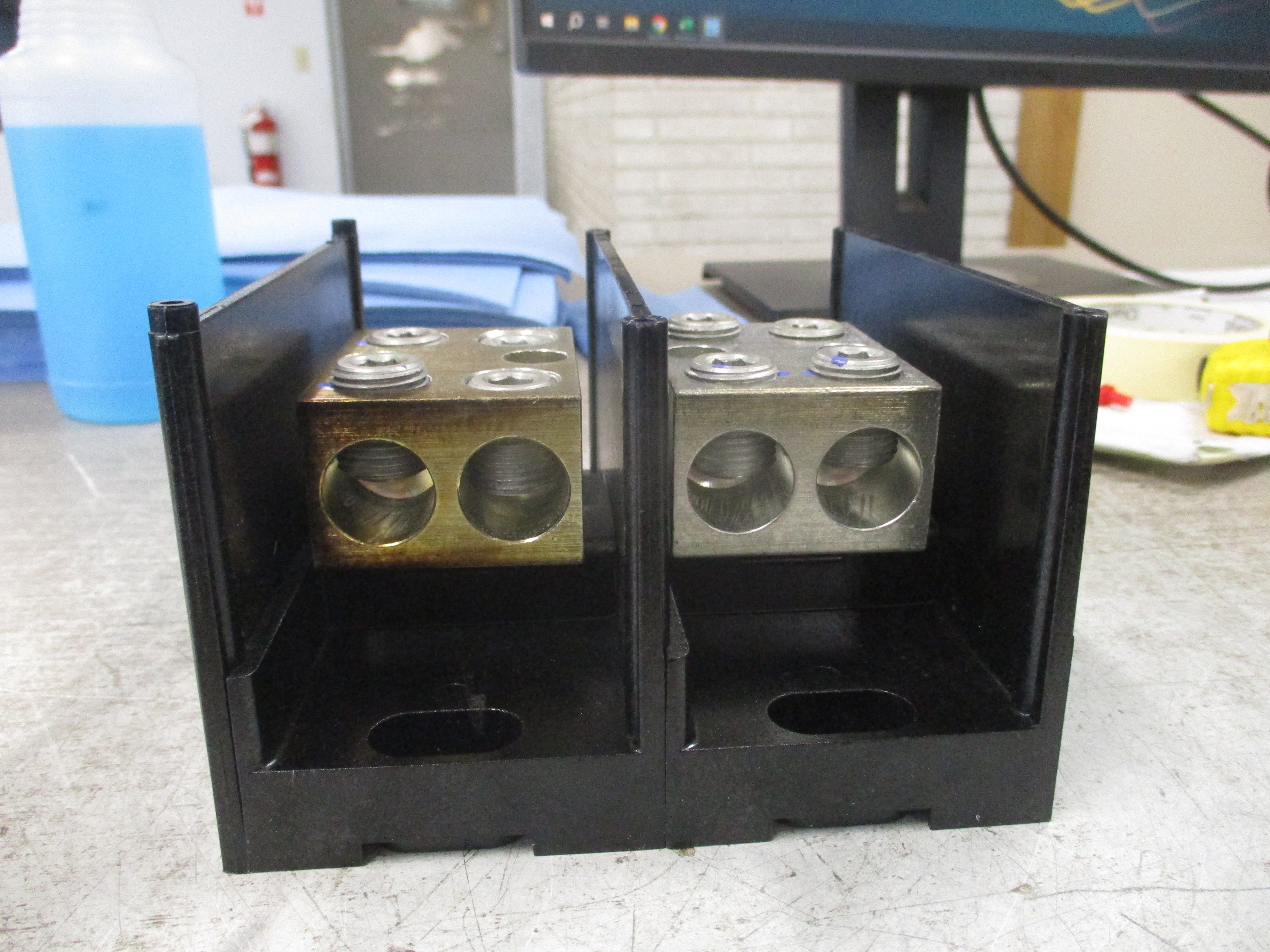 Ferraz Shawmut Power Distribution Block 69122 2P 600V Line: 350-#6 Load: 350-#6