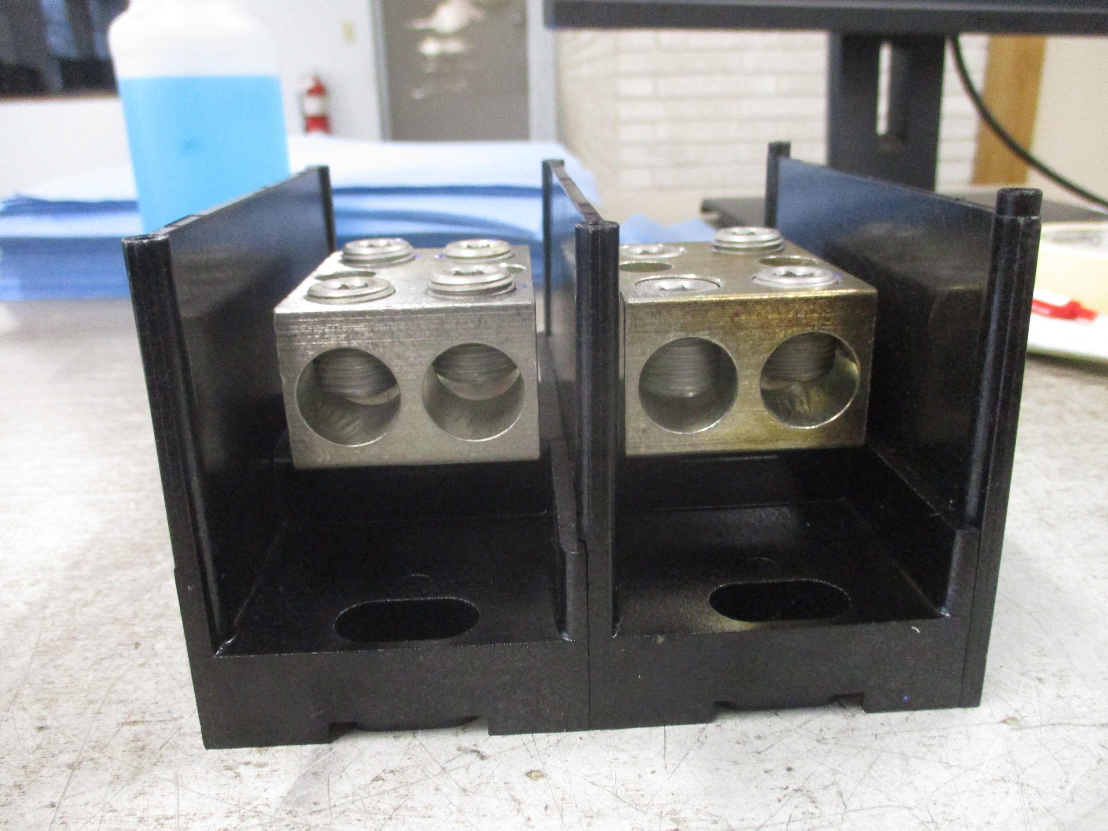 Ferraz Shawmut Power Distribution Block 69122 2P 600V Line: 350-#6 Load: 350-#6