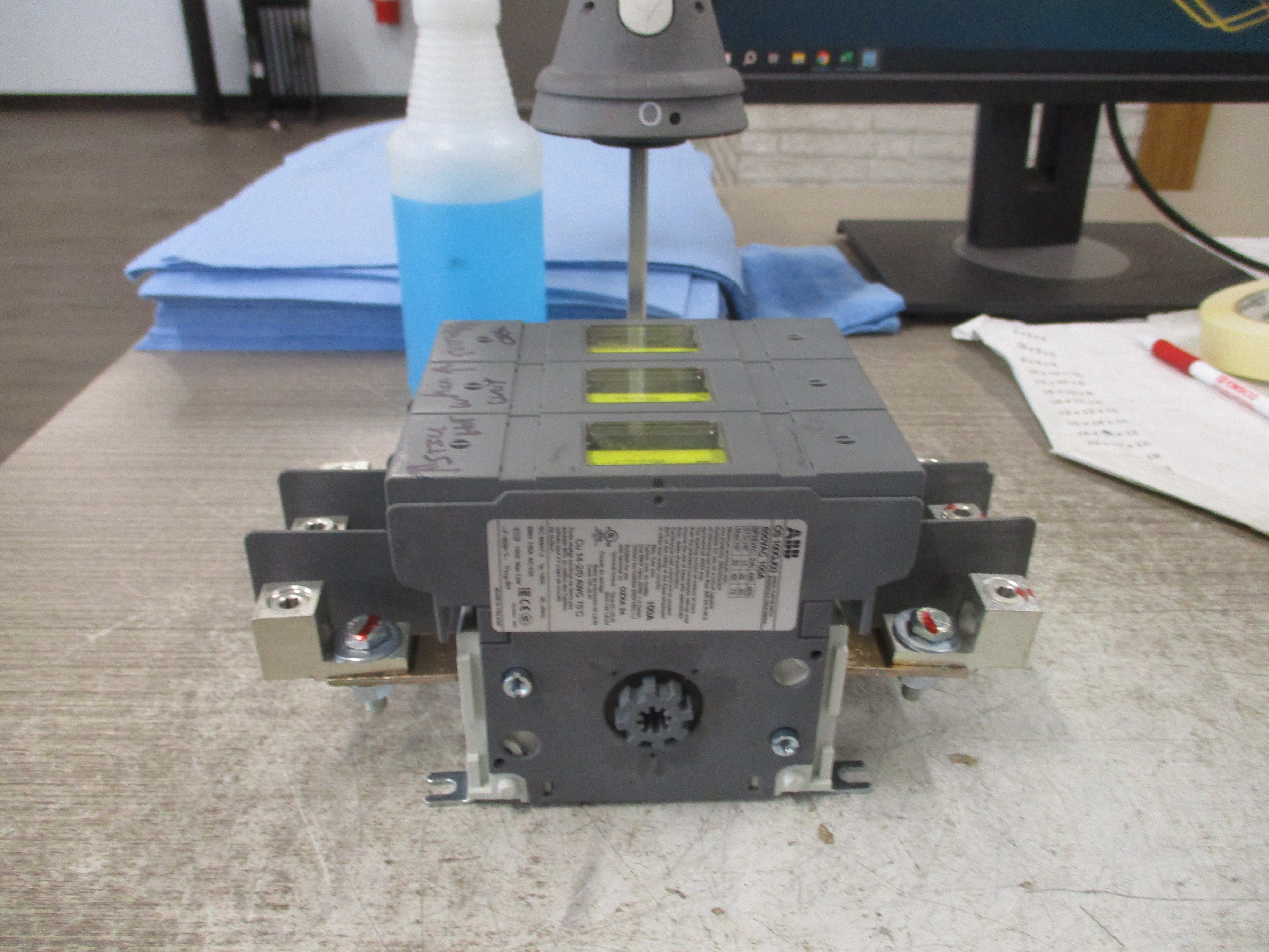 ABB Fusible Disconnect Switch OS100GJ03 100A 600V 3P (3) 80A Fuses Used