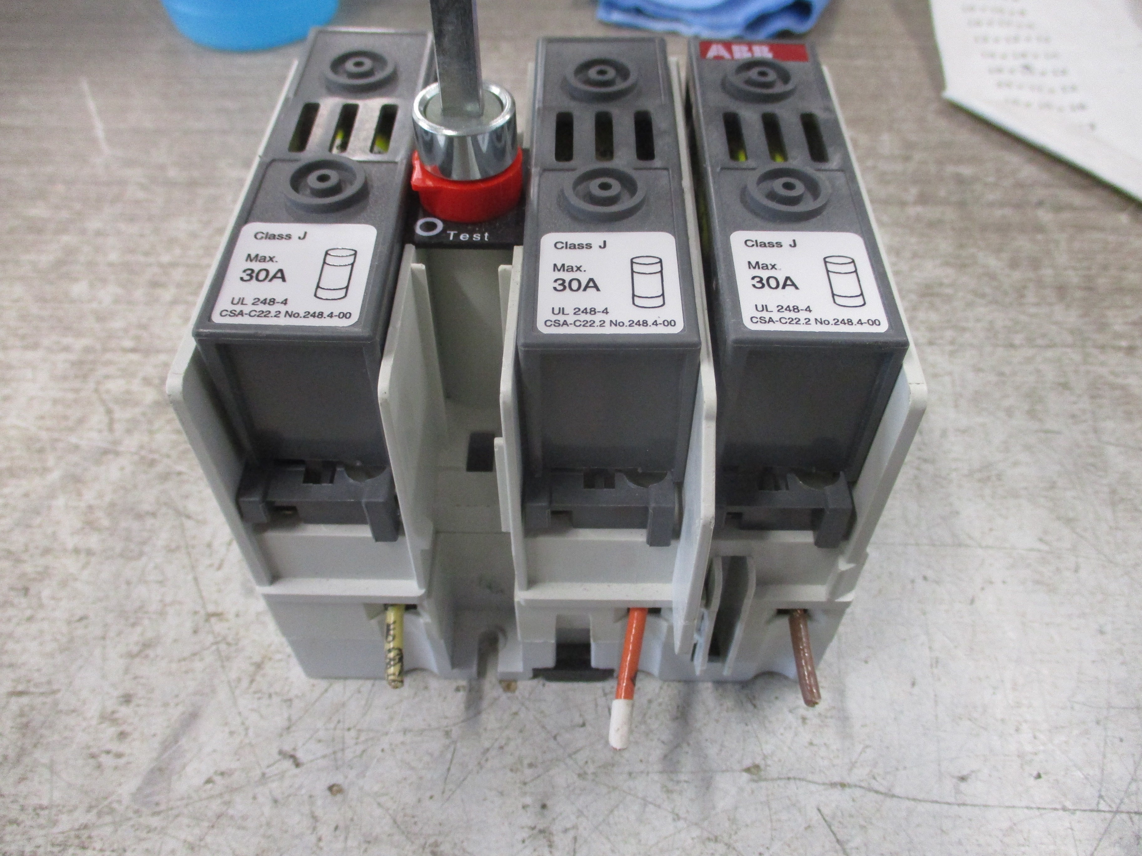ABB Fusible Disconnect Switch OS 30FAJ12 30A 600V 3P (3) 15A Fuses Used