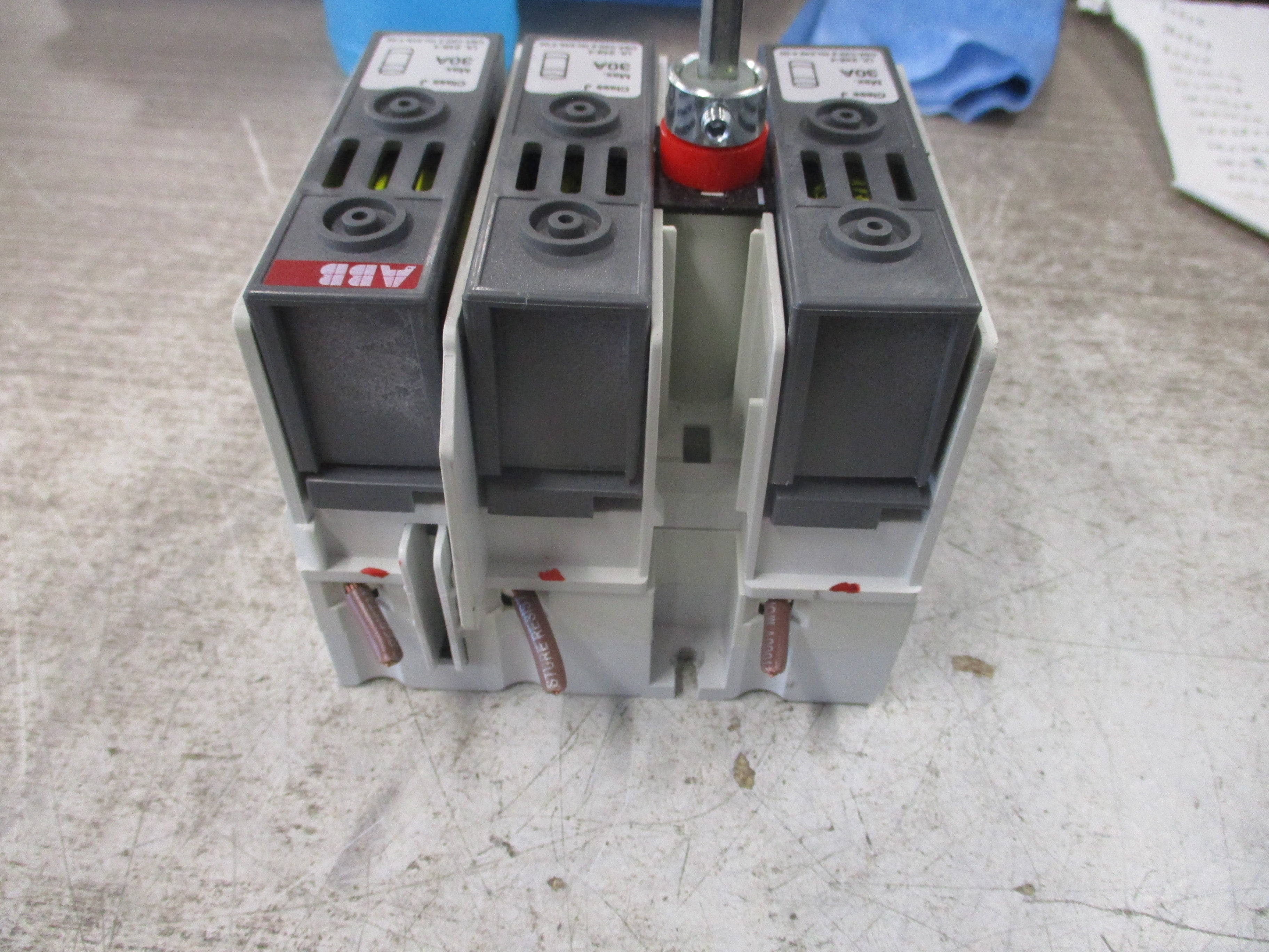 ABB Fusible Disconnect Switch OS 30FAJ12 30A 600V 3P (3) 15A Fuses Used