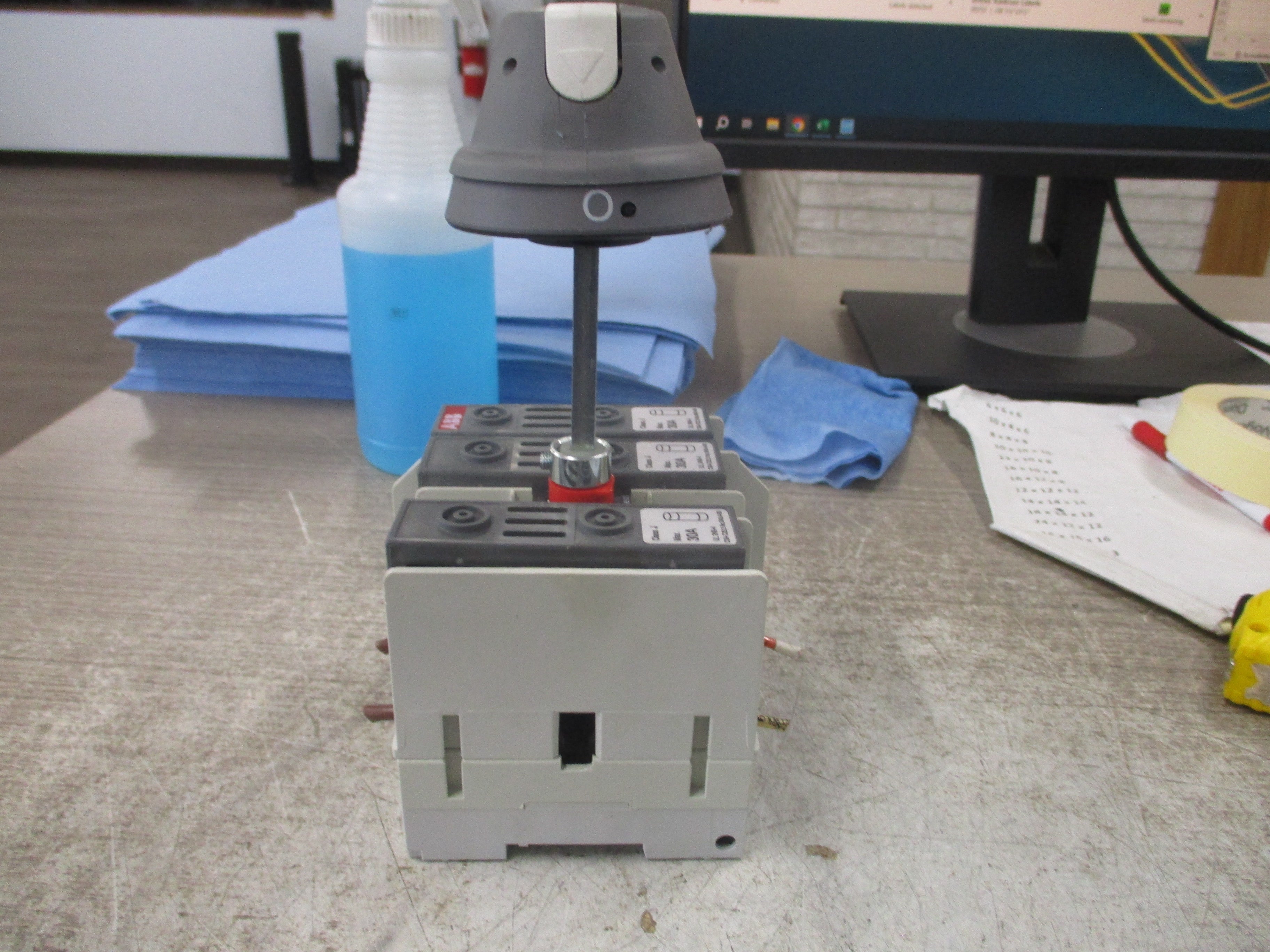 ABB Fusible Disconnect Switch OS 30FAJ12 30A 600V 3P (3) 15A Fuses Used