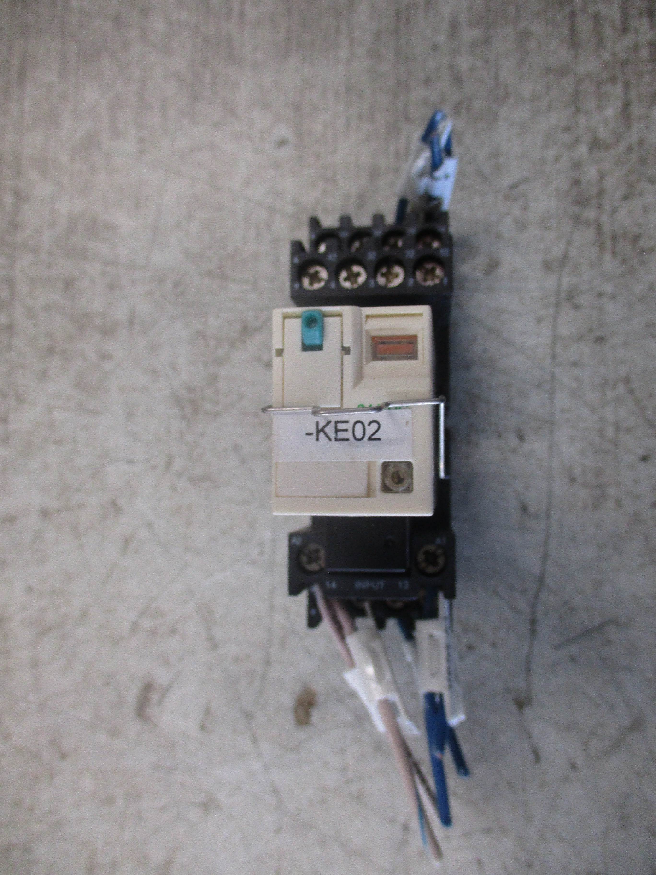 Schneider Electric Relay RXM4AB2BD 24VDC Coil W/Base Used