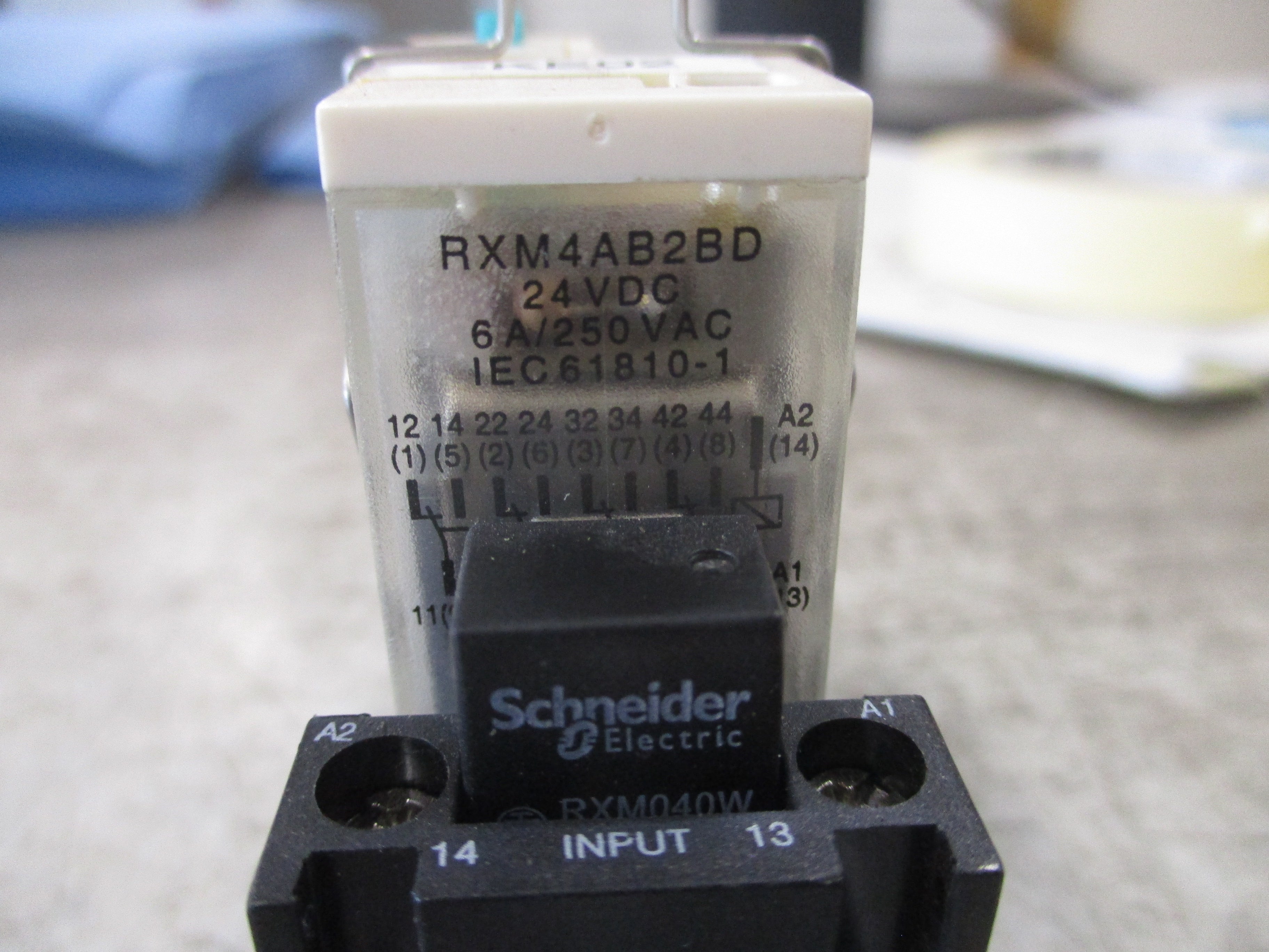 Schneider Electric Relay RXM4AB2BD 24VDC Coil W/Base Used