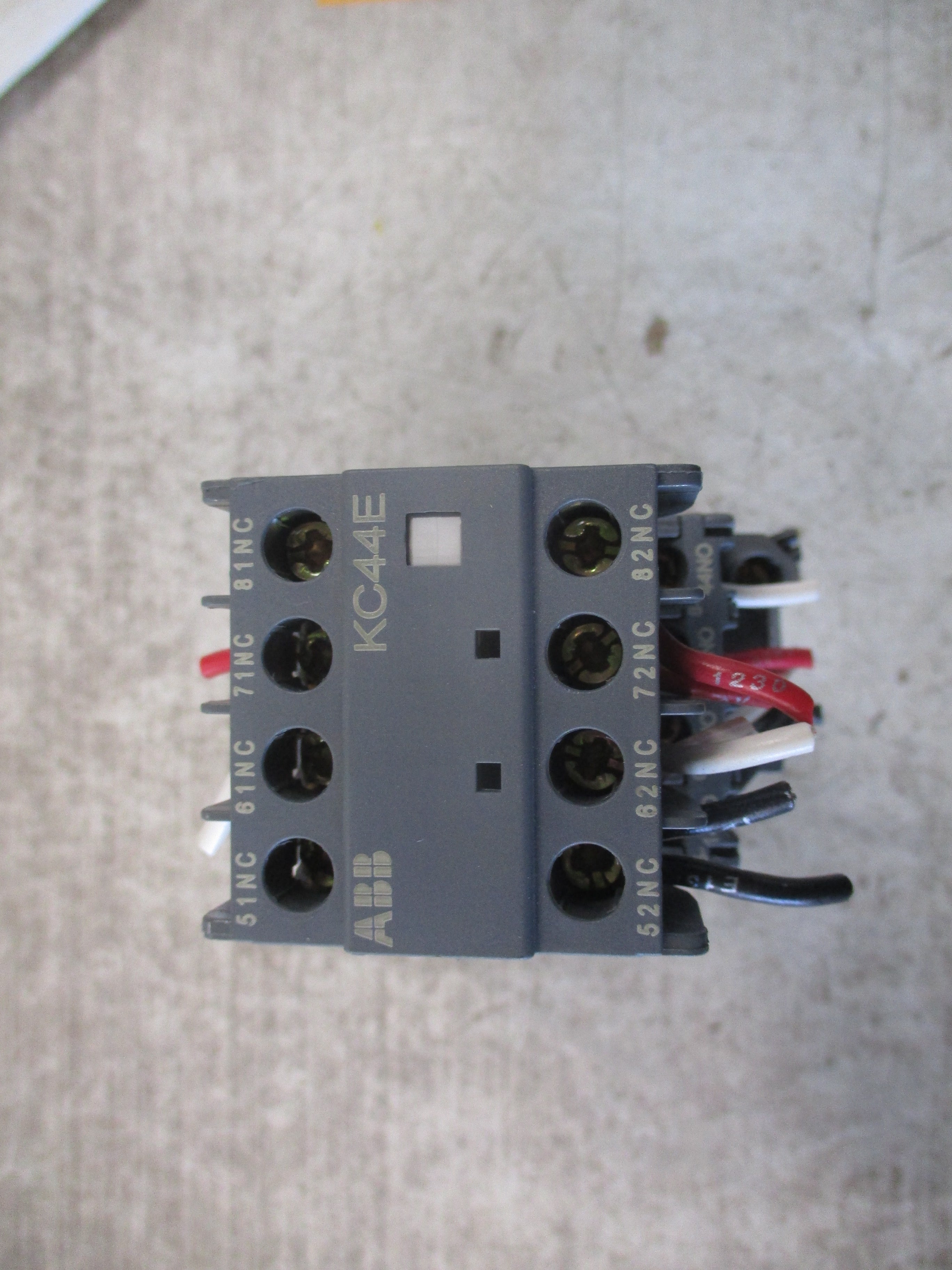 ABB Control Relay 140104164-001 24VDC Coil Used