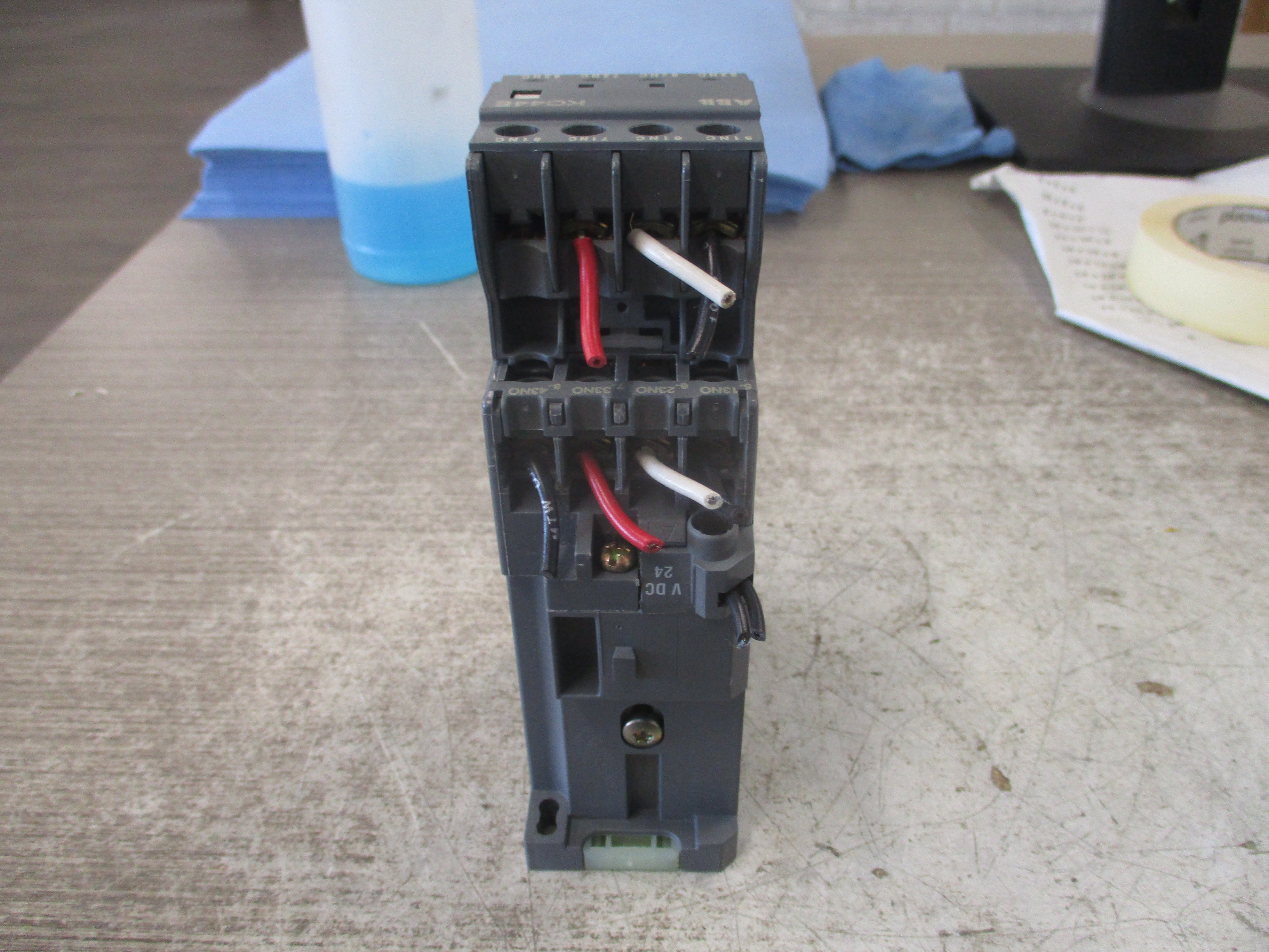 ABB Control Relay 140104164-001 24VDC Coil Used