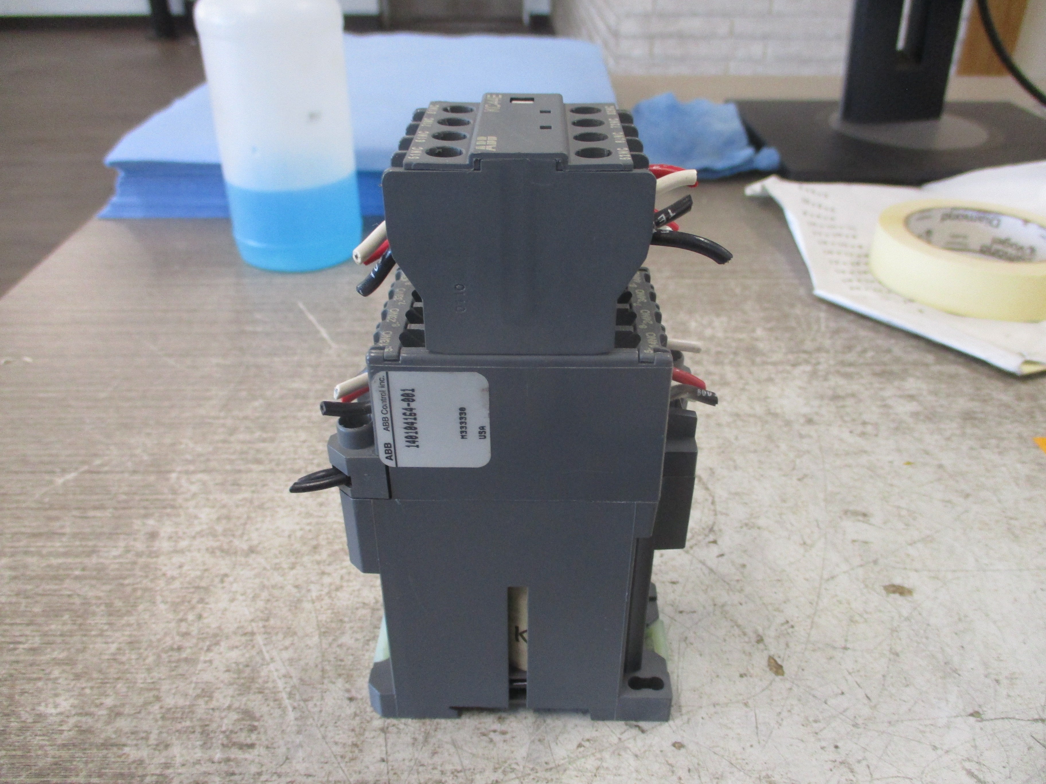 ABB Control Relay 140104164-001 24VDC Coil Used