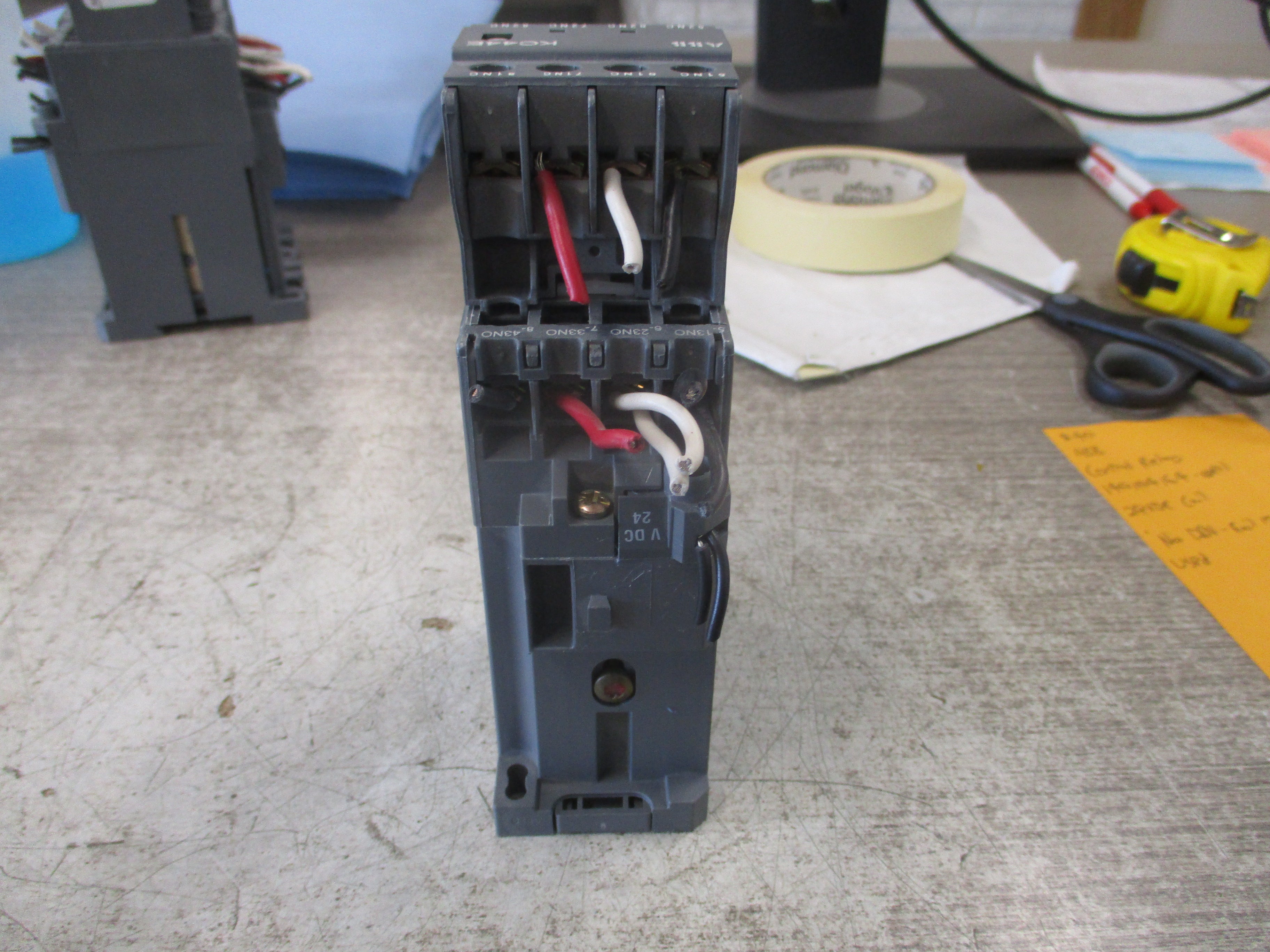 ABB Control Relay 140104164-001 24VDC Coil *No DIN-Rail Mount* Used