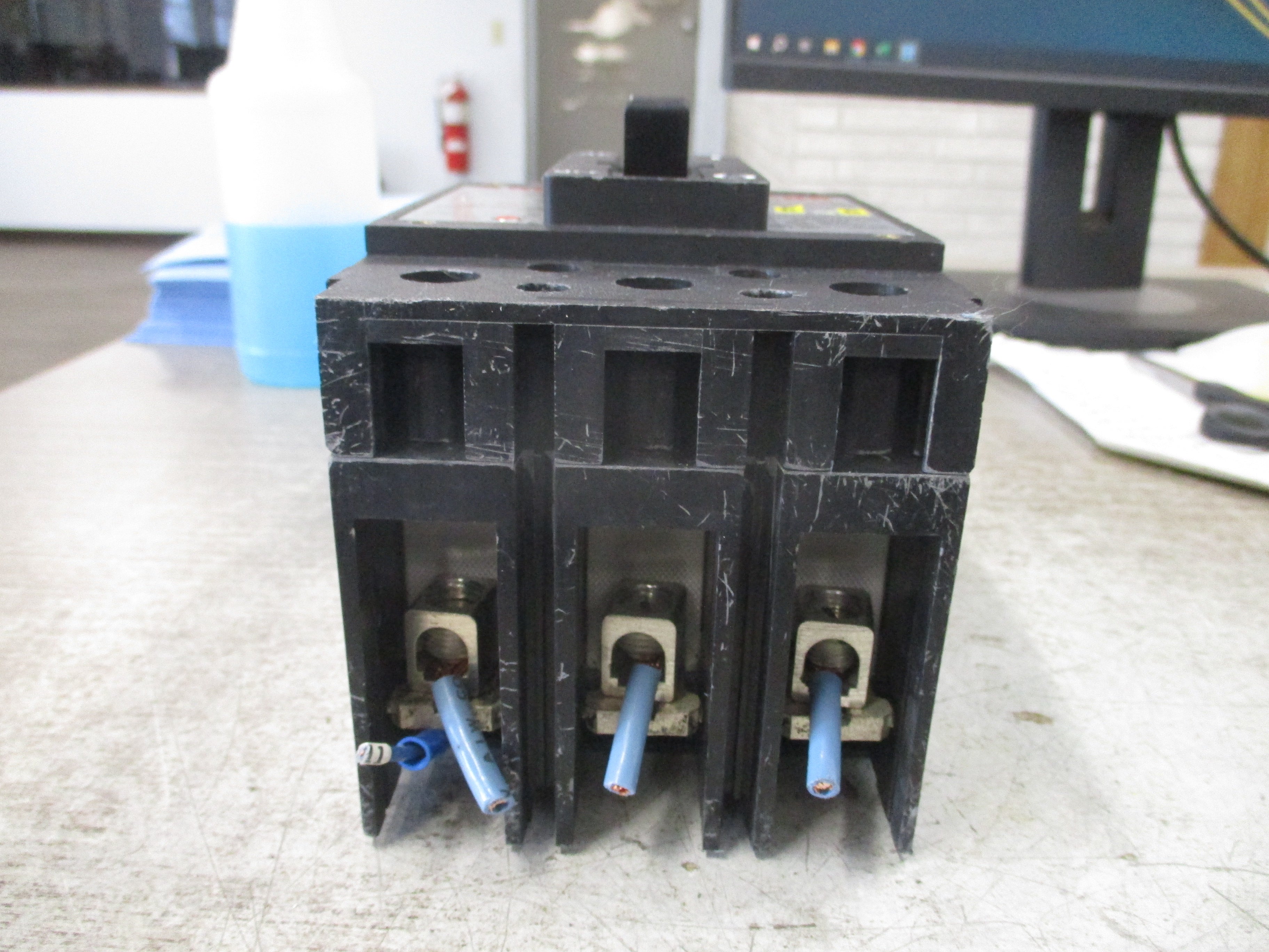 ABB Type ES Circuit Breaker UXAB 727131 R 111 40A 240/480V 3P Used