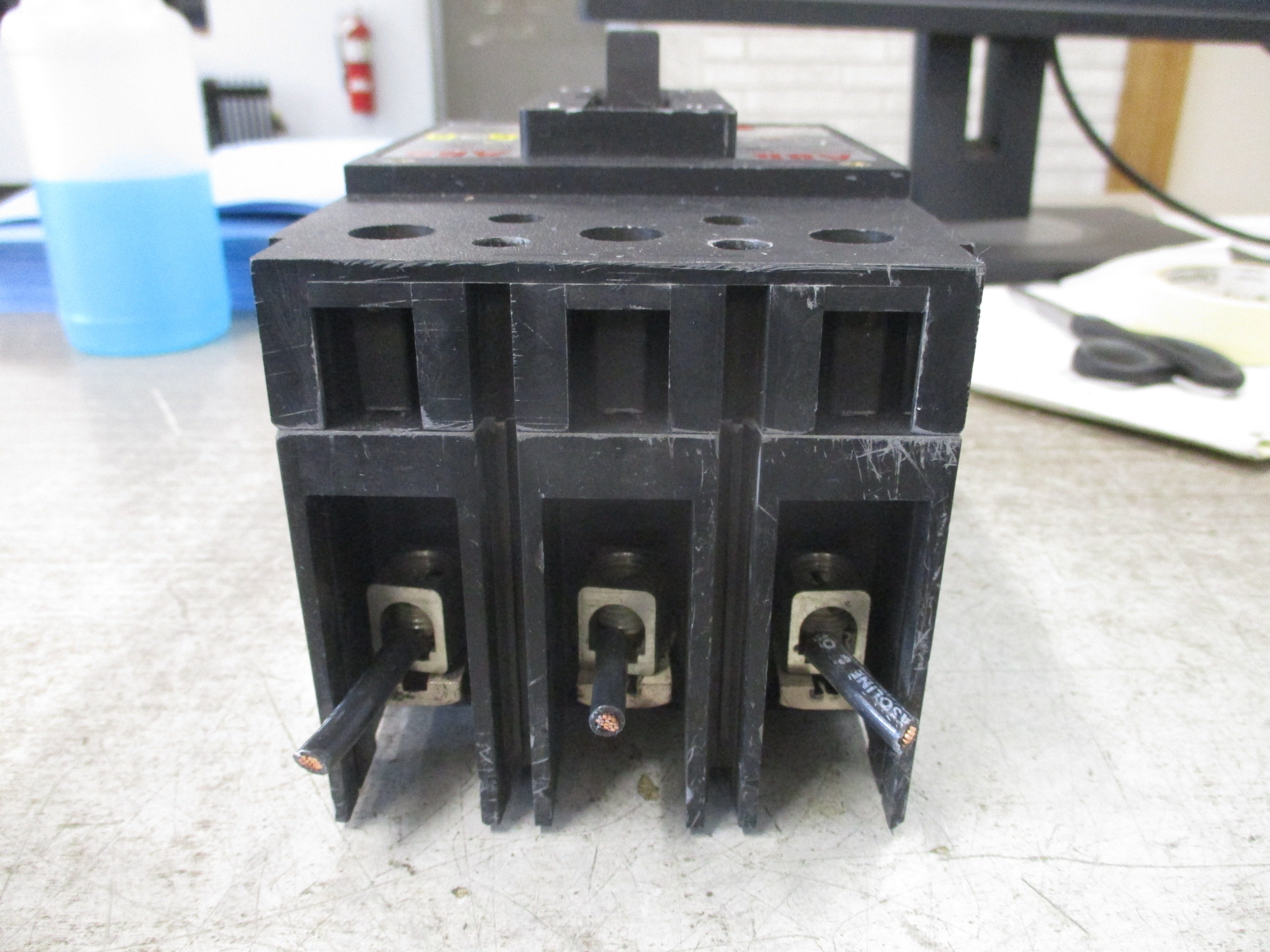 ABB Type ES Circuit Breaker UXAB 727131 R 111 40A 240/480V 3P Used