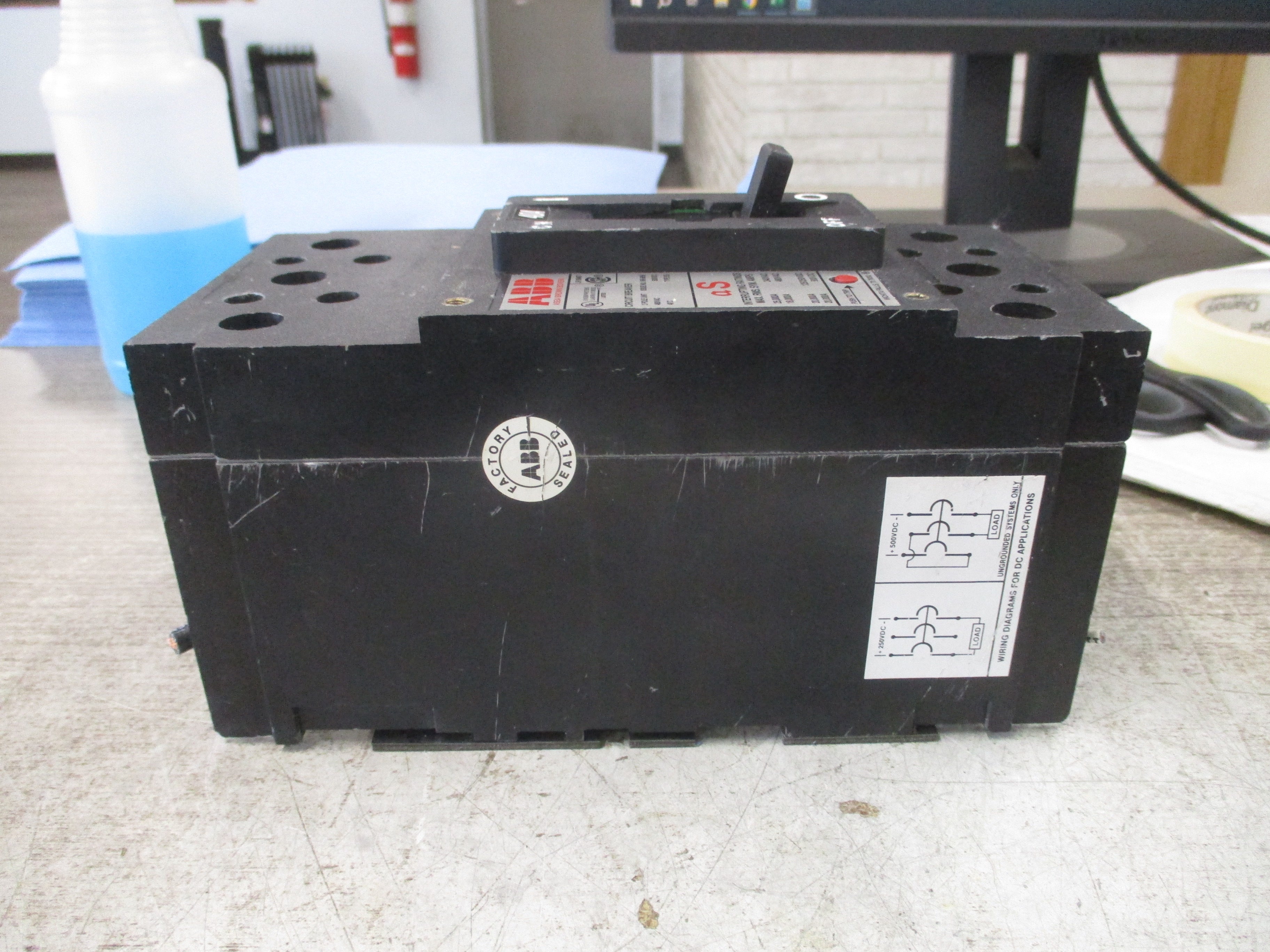 ABB Type ES Circuit Breaker UXAB 727131 R 111 40A 240/480V 3P Used