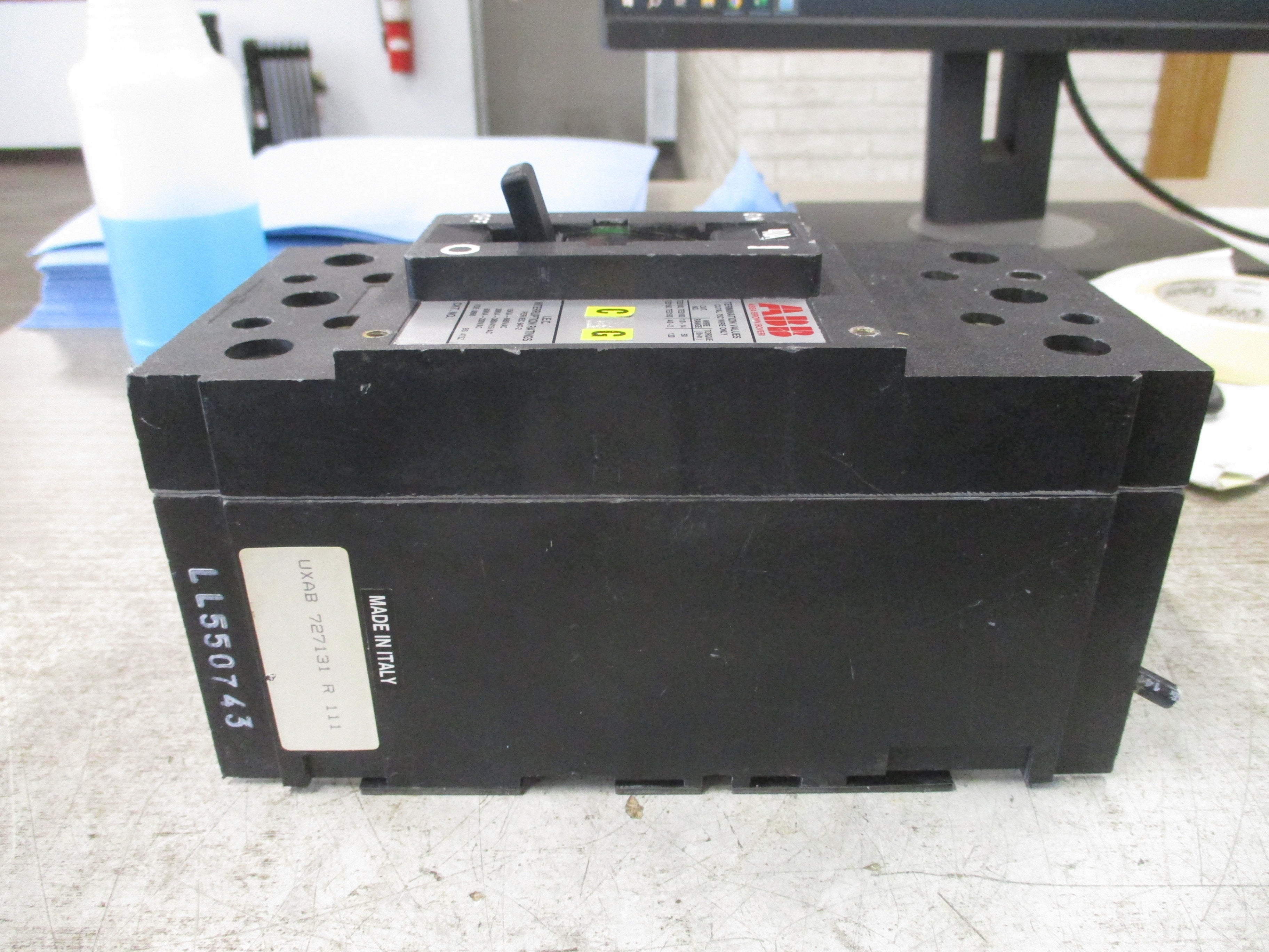 ABB Type ES Circuit Breaker UXAB 727131 R 111 40A 240/480V 3P Used