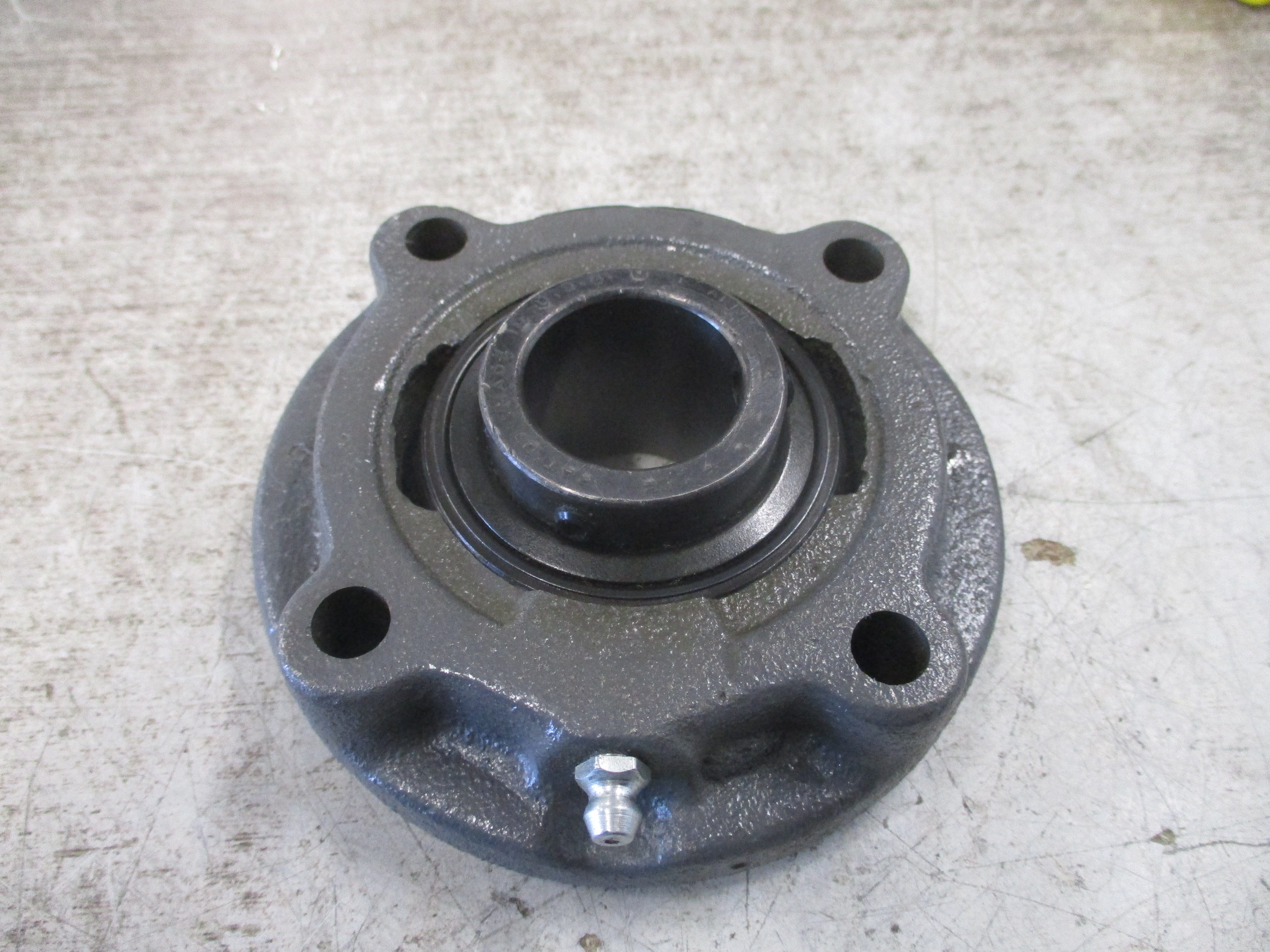 SealMaster Flange Bearing SFC 18 Used