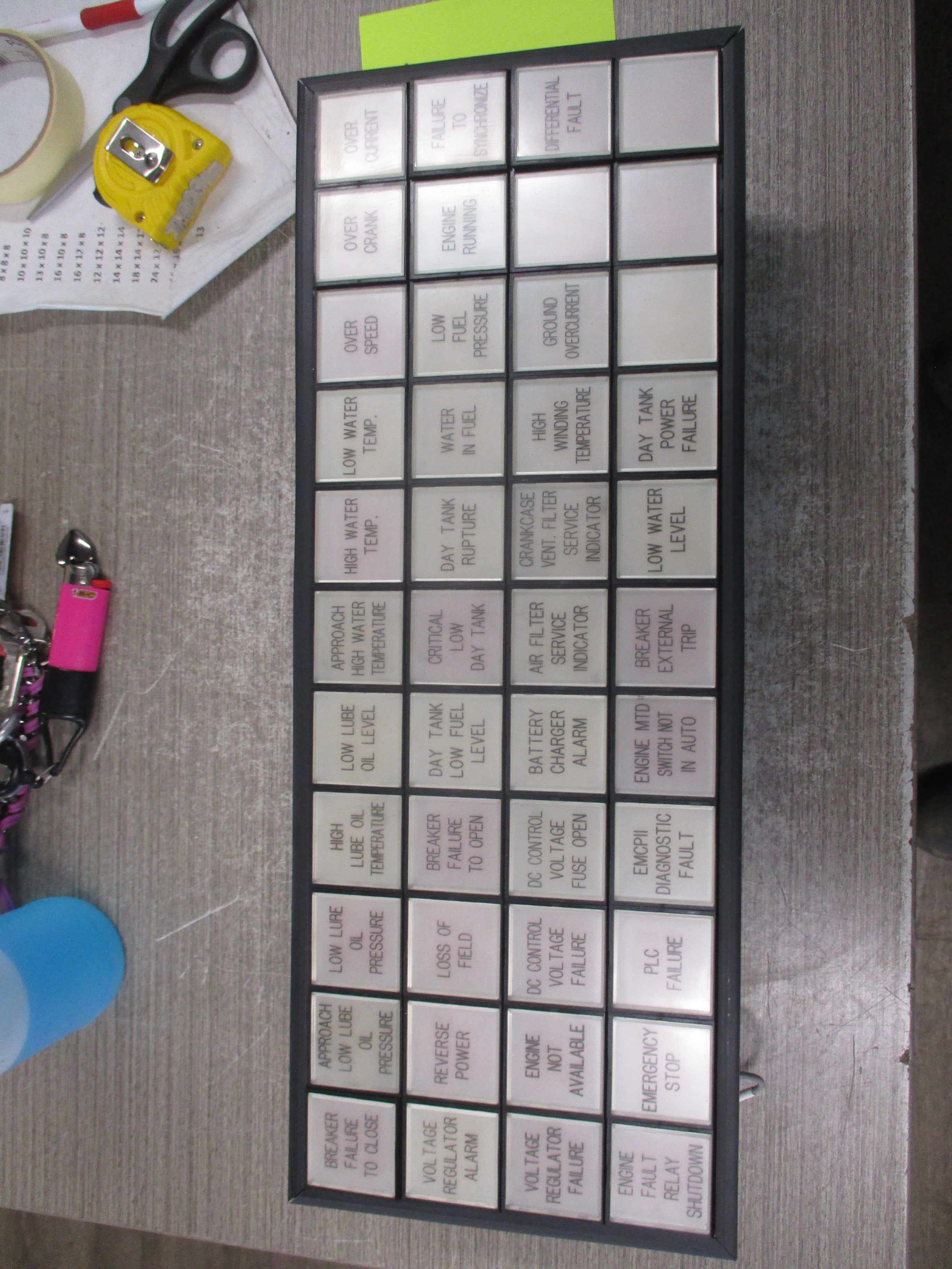 Idec Annunciator SLC40N-0411-DHT2FB Size: 11x4 *Broken Relay Cover* Used