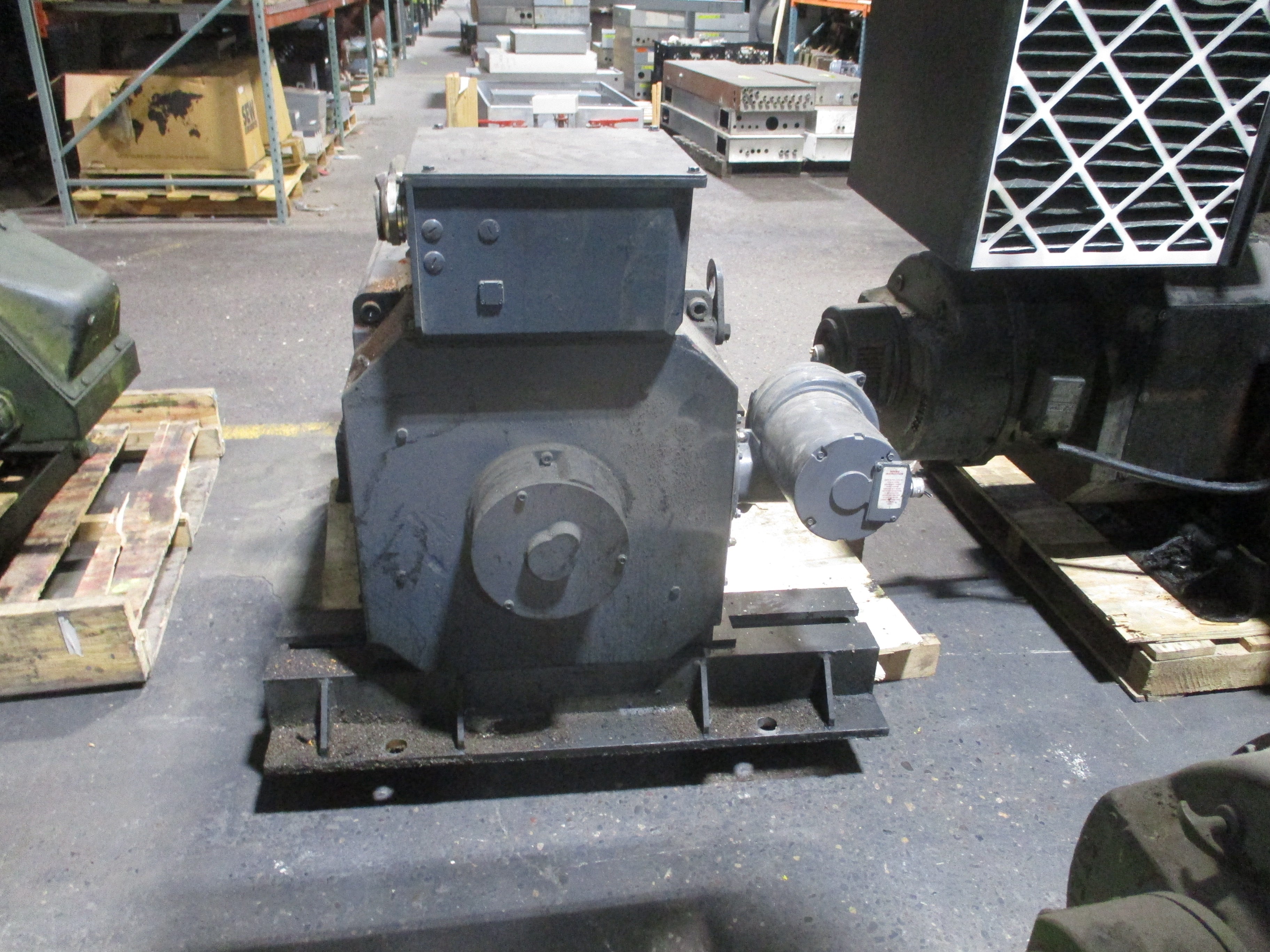 Siemens 1PH8288-1FF10-1BW1-Z 400V 580A 340KW 58.7Hz 1800RPM Approx. 450HP Used