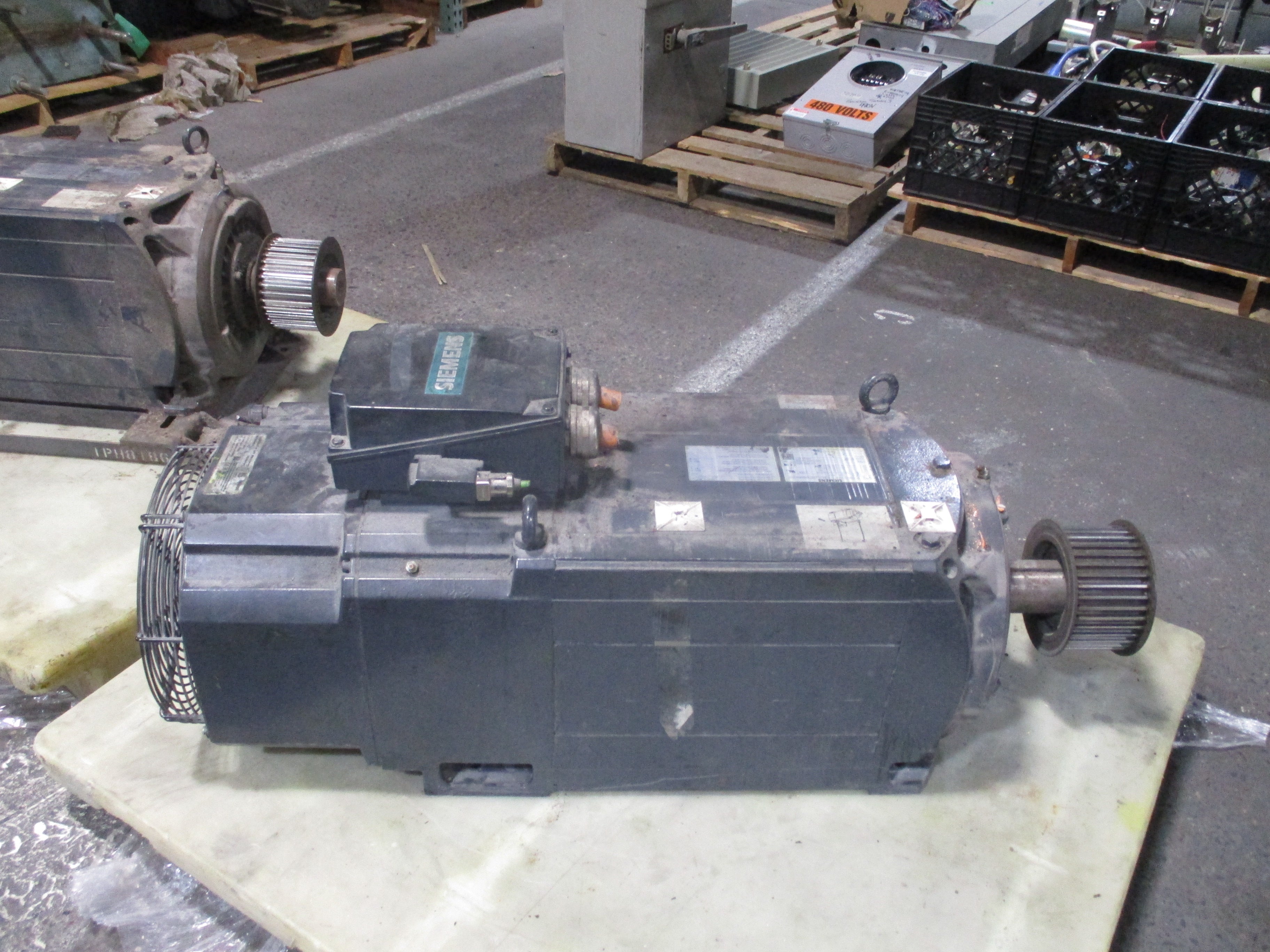 Siemens Motor 1PH8186-1DD10-1FC1-Z 450V 112A 67KW 45.6Hz 1800RPM Appox. 90HP