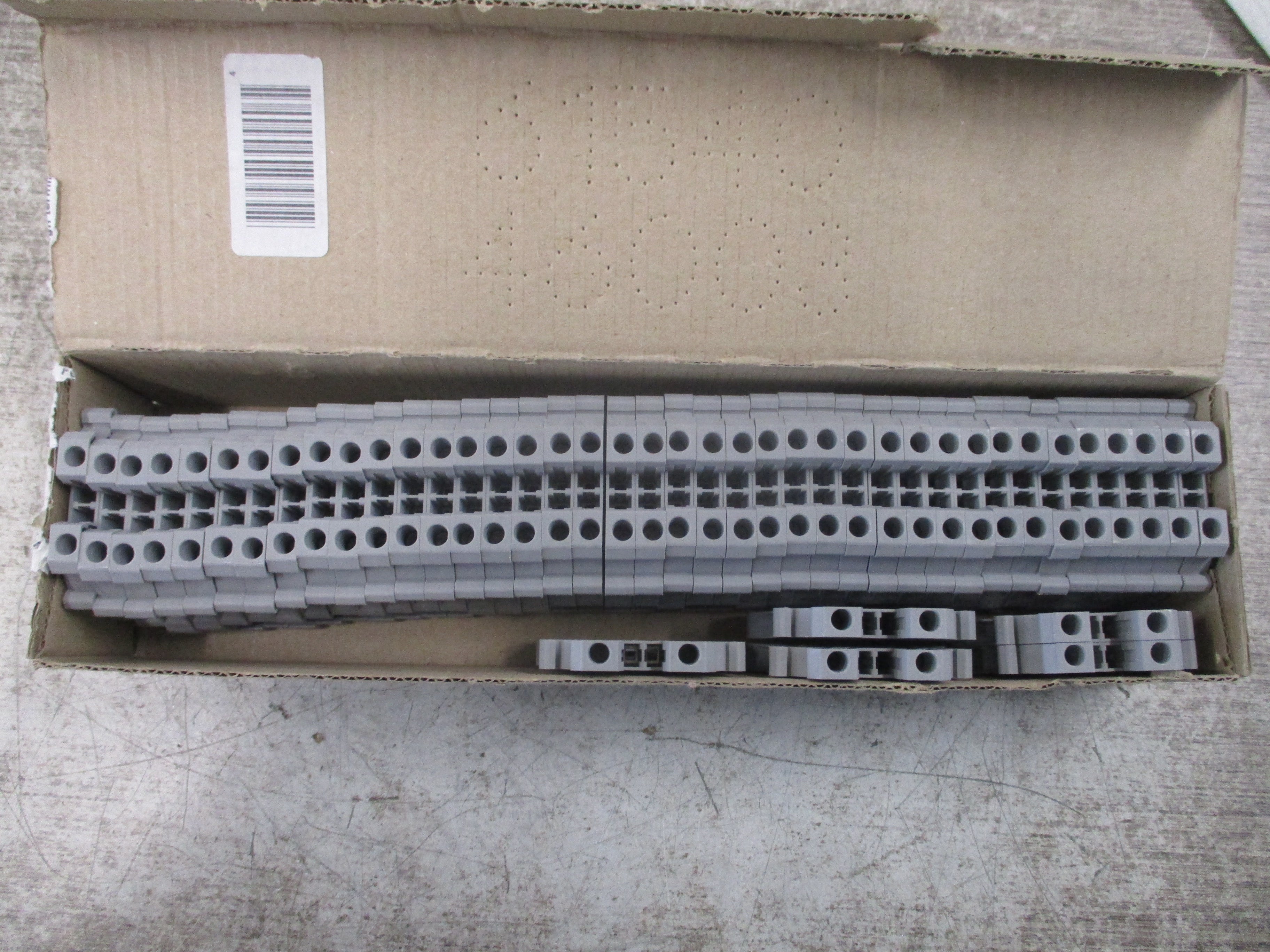 Eaton Feed-Through Terminal Block XBUT4 *Box of 44* New Surplus