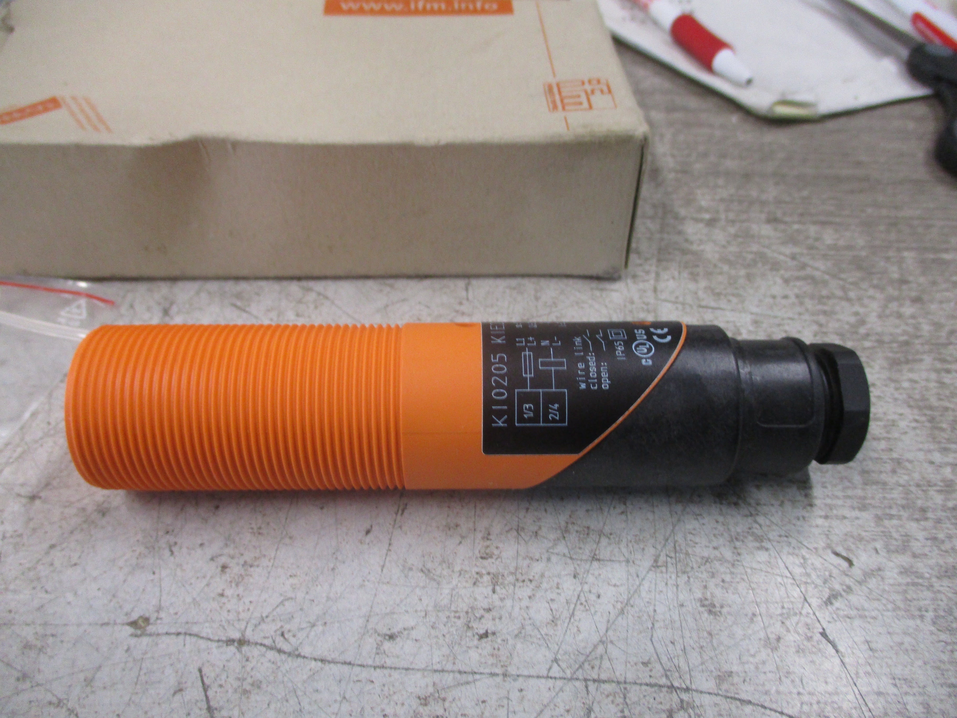 IFM efector 150 Capacitive Sensor KI0205 New Surplus